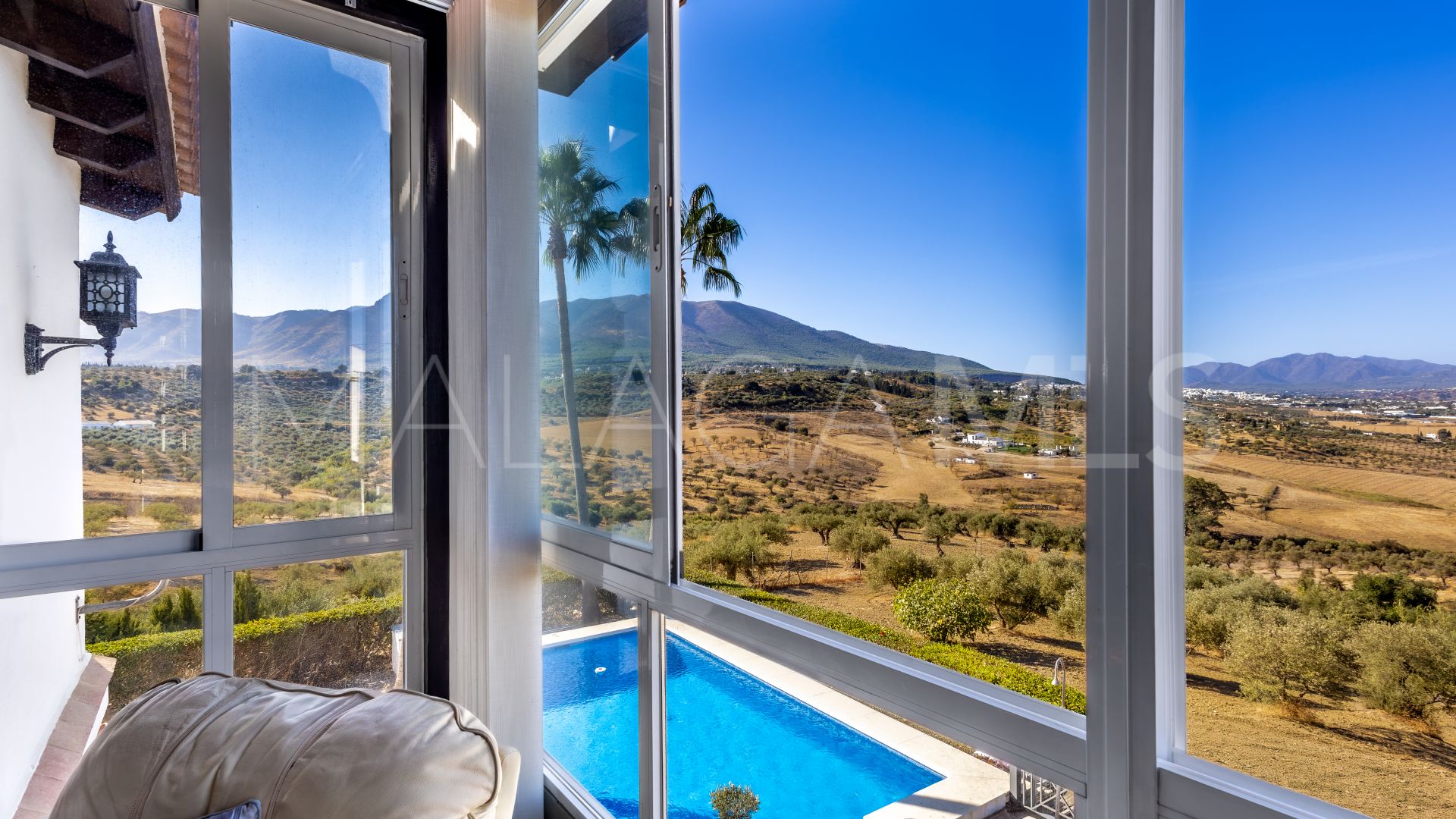 For sale villa with 4 bedrooms in Alhaurin el Grande