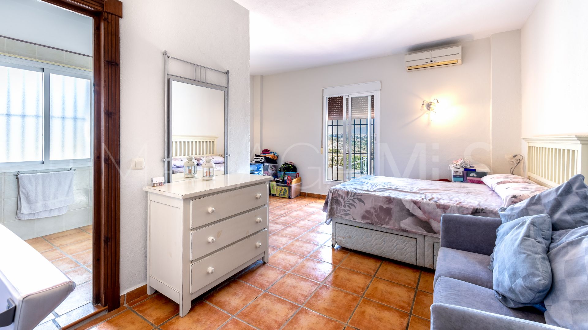 For sale villa with 4 bedrooms in Alhaurin el Grande