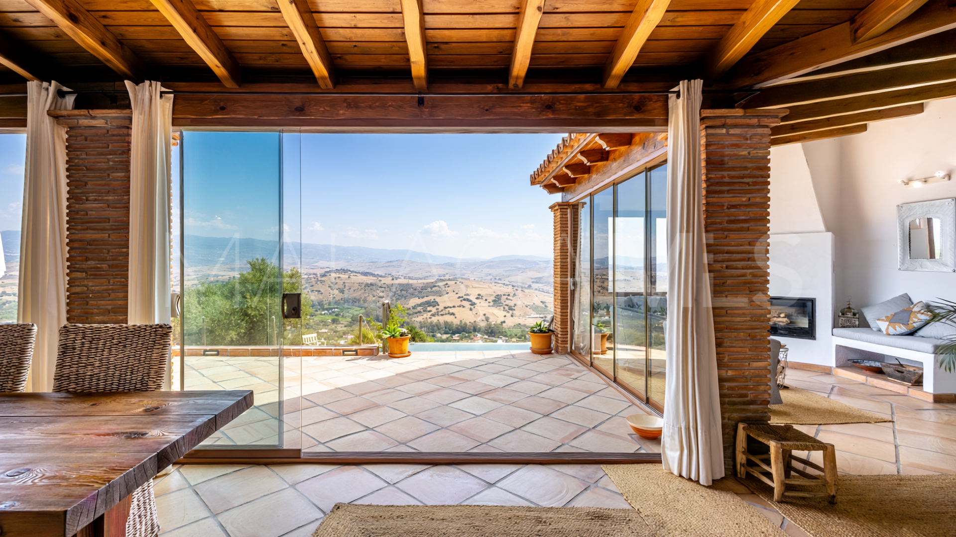 For sale 4 bedrooms villa in Coin