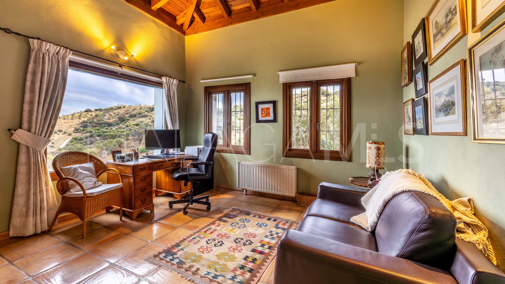 For sale 4 bedrooms villa in Coin