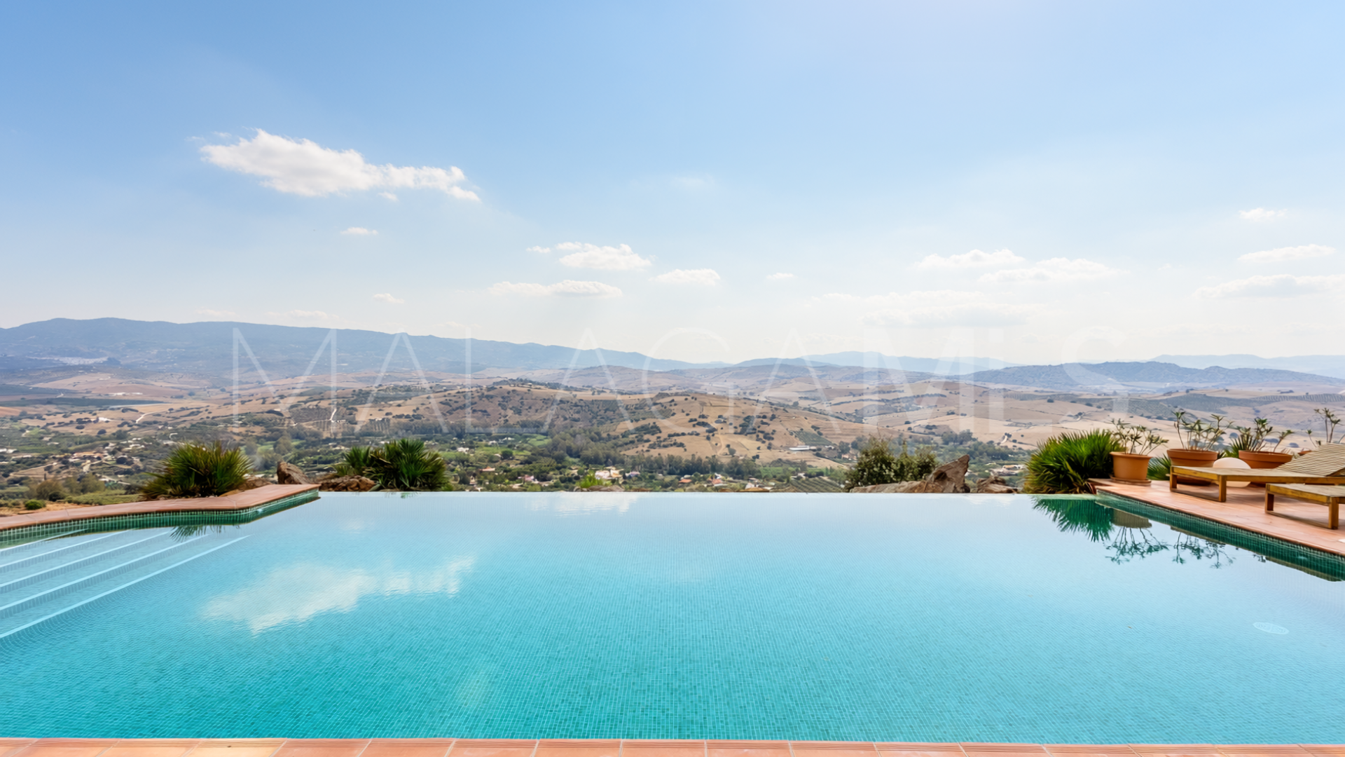 For sale 4 bedrooms villa in Coin