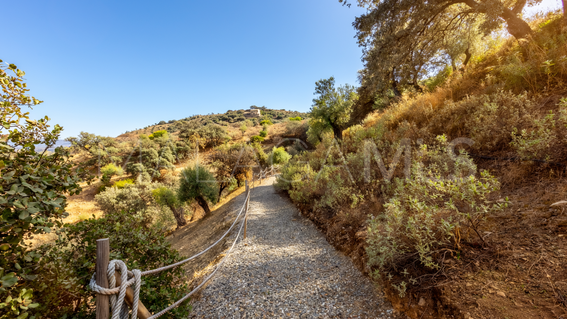 For sale 4 bedrooms villa in Coin