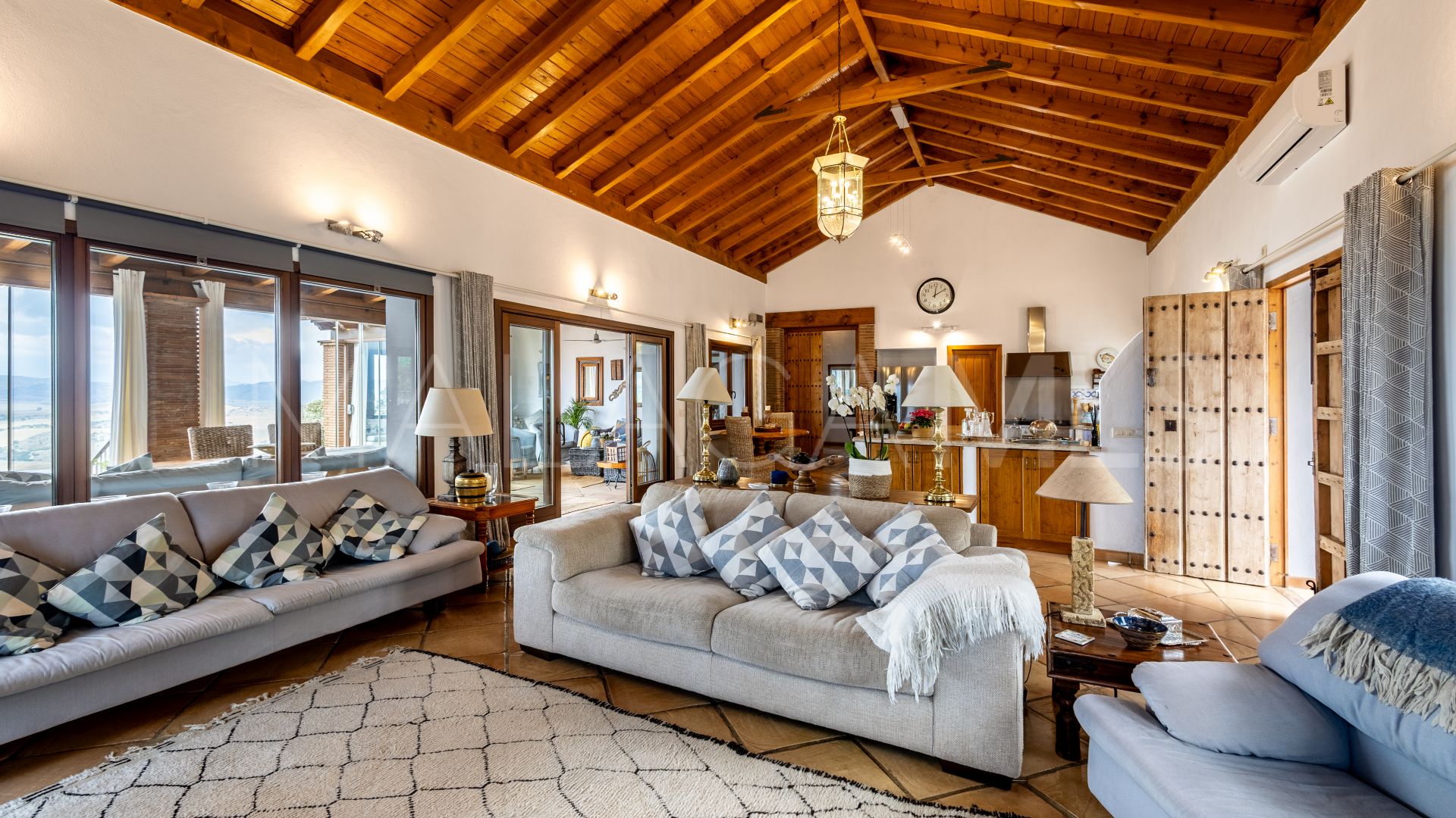 For sale 4 bedrooms villa in Coin