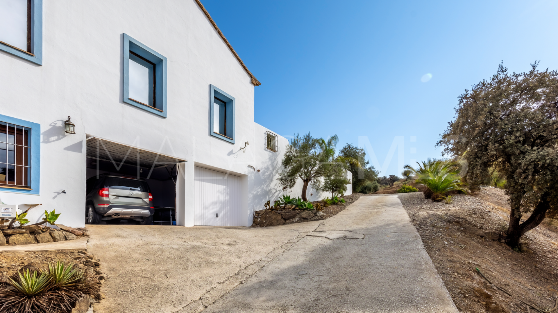 For sale 4 bedrooms villa in Coin