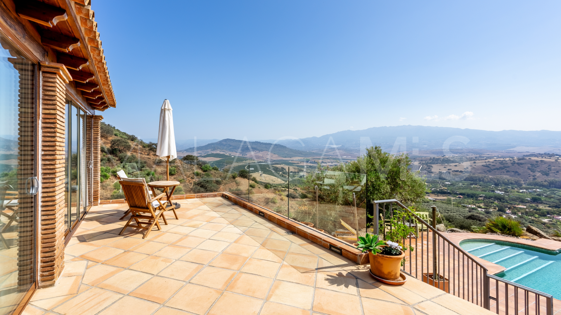 For sale 4 bedrooms villa in Coin