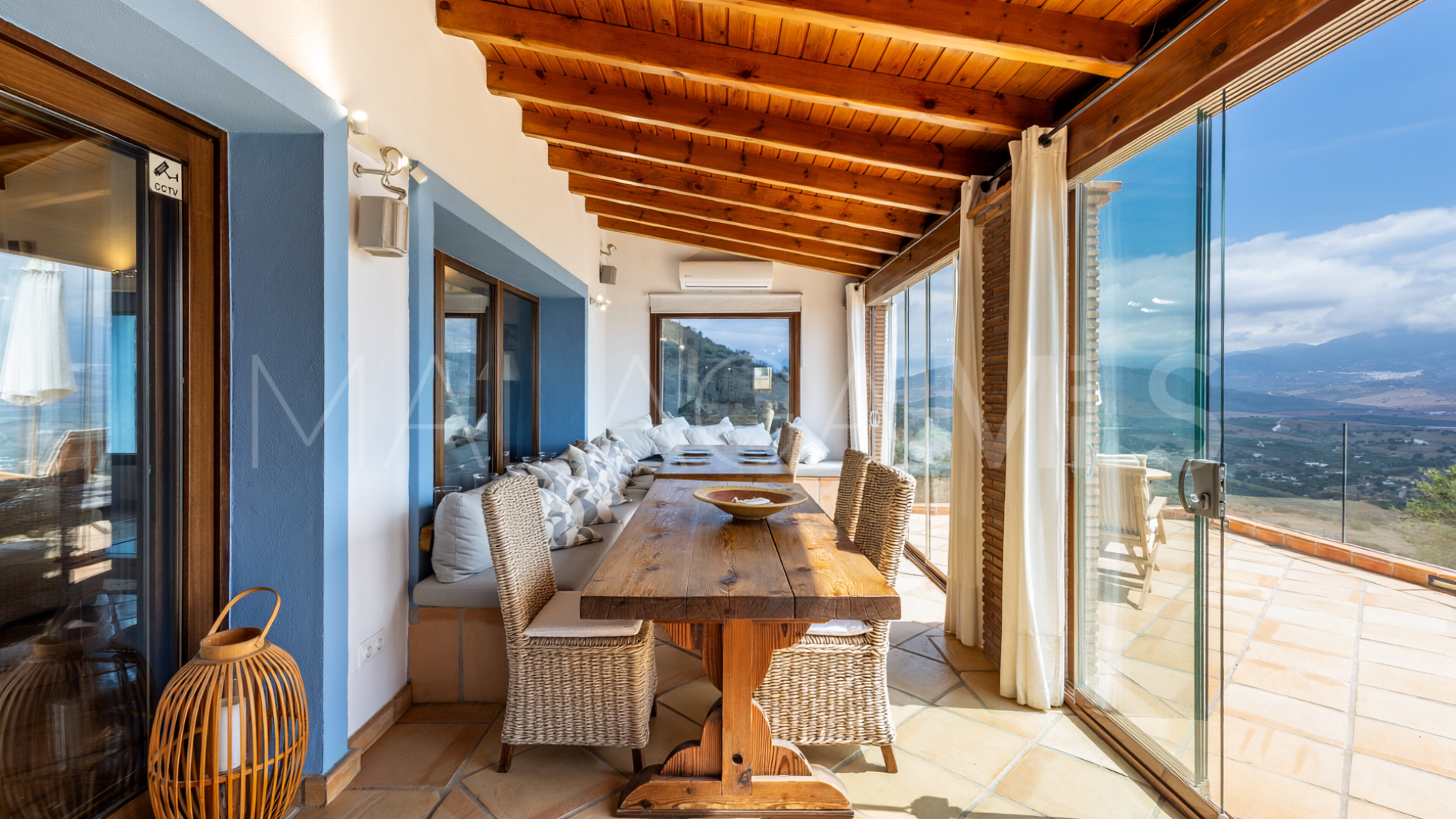 For sale 4 bedrooms villa in Coin