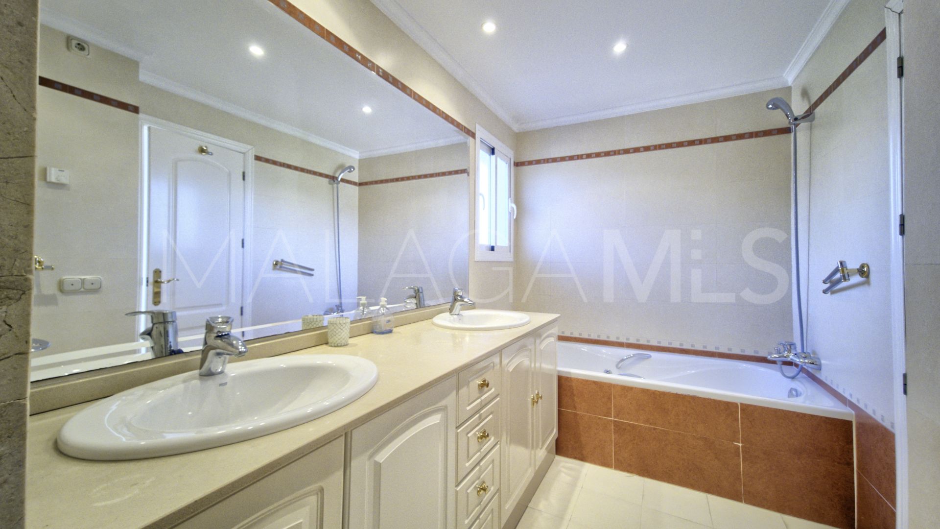 Villa for sale in Mijas Golf