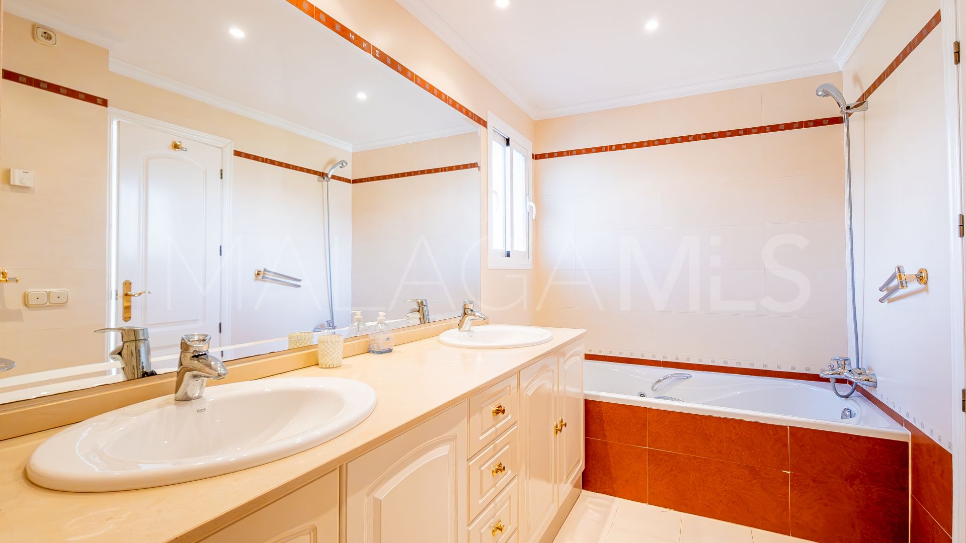 Villa for sale in Mijas Golf