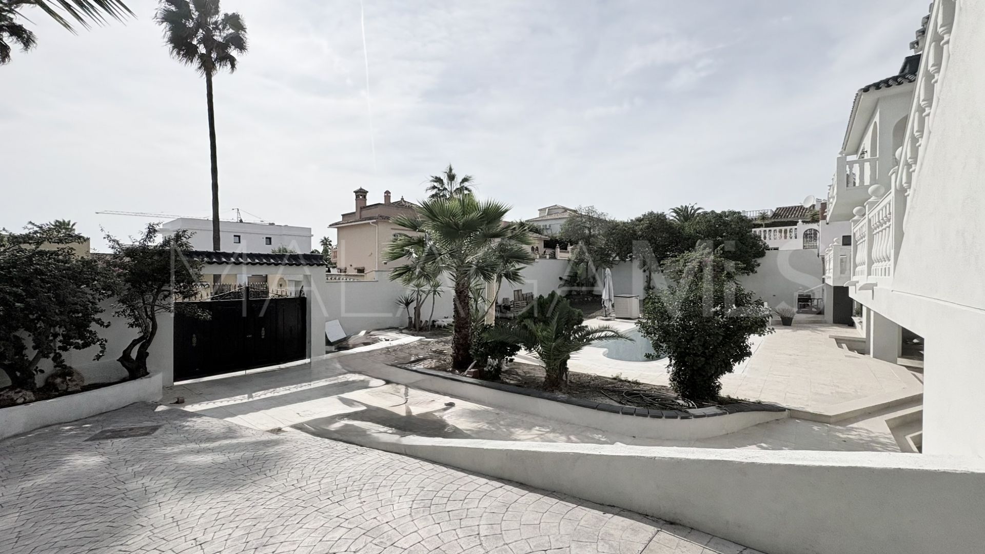 House for sale in El Faro de Calaburras with 9 bedrooms