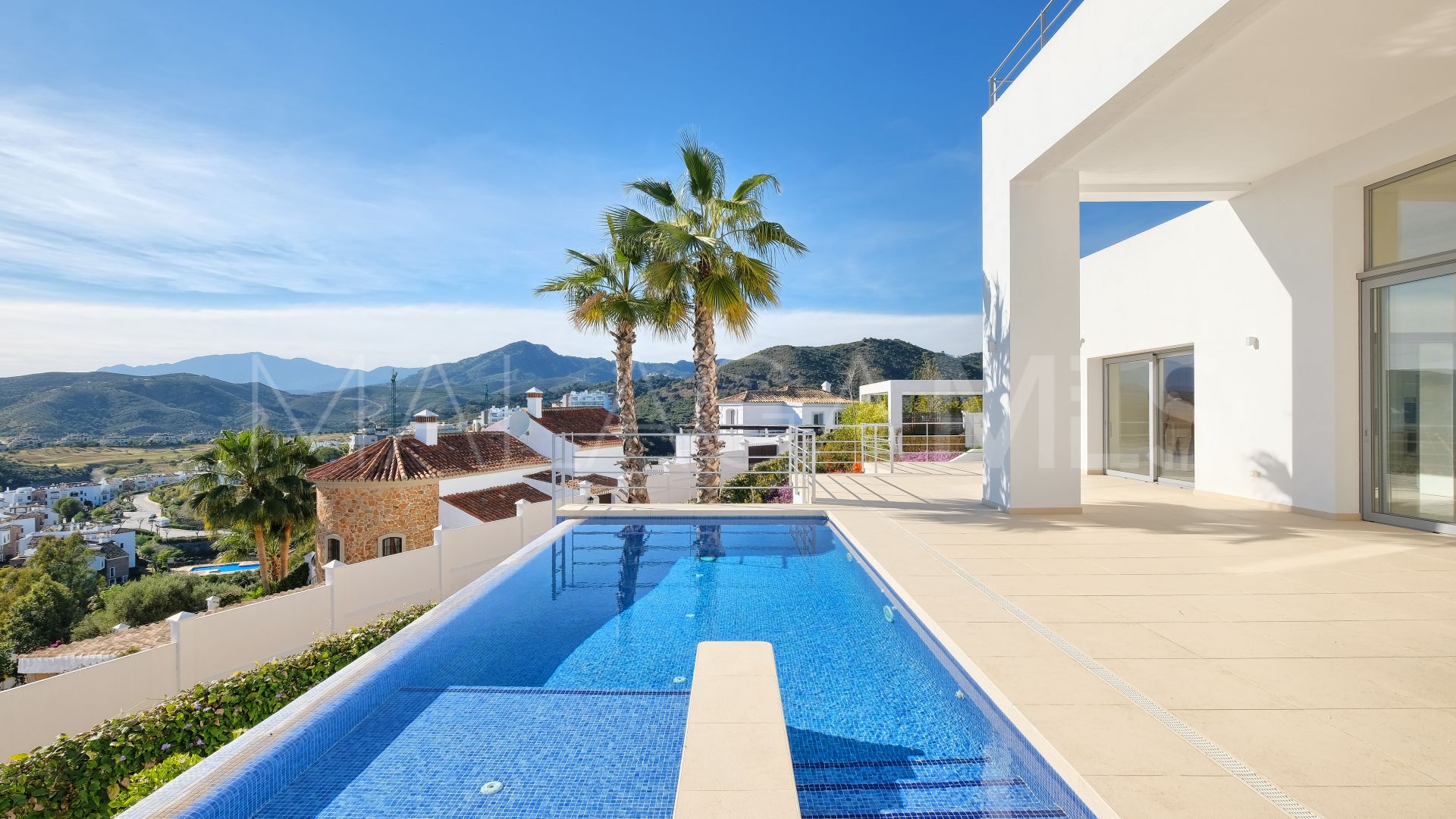 Villa for sale in Benahavis
