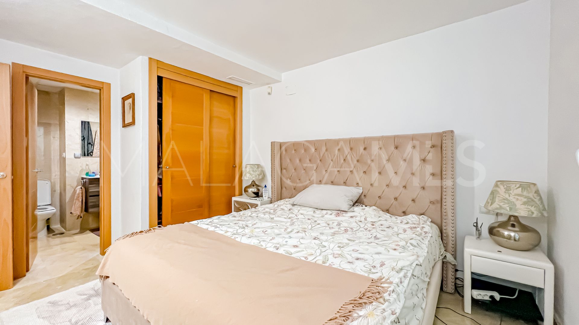 Se vende apartamento planta baja in Benahavis with 2 bedrooms