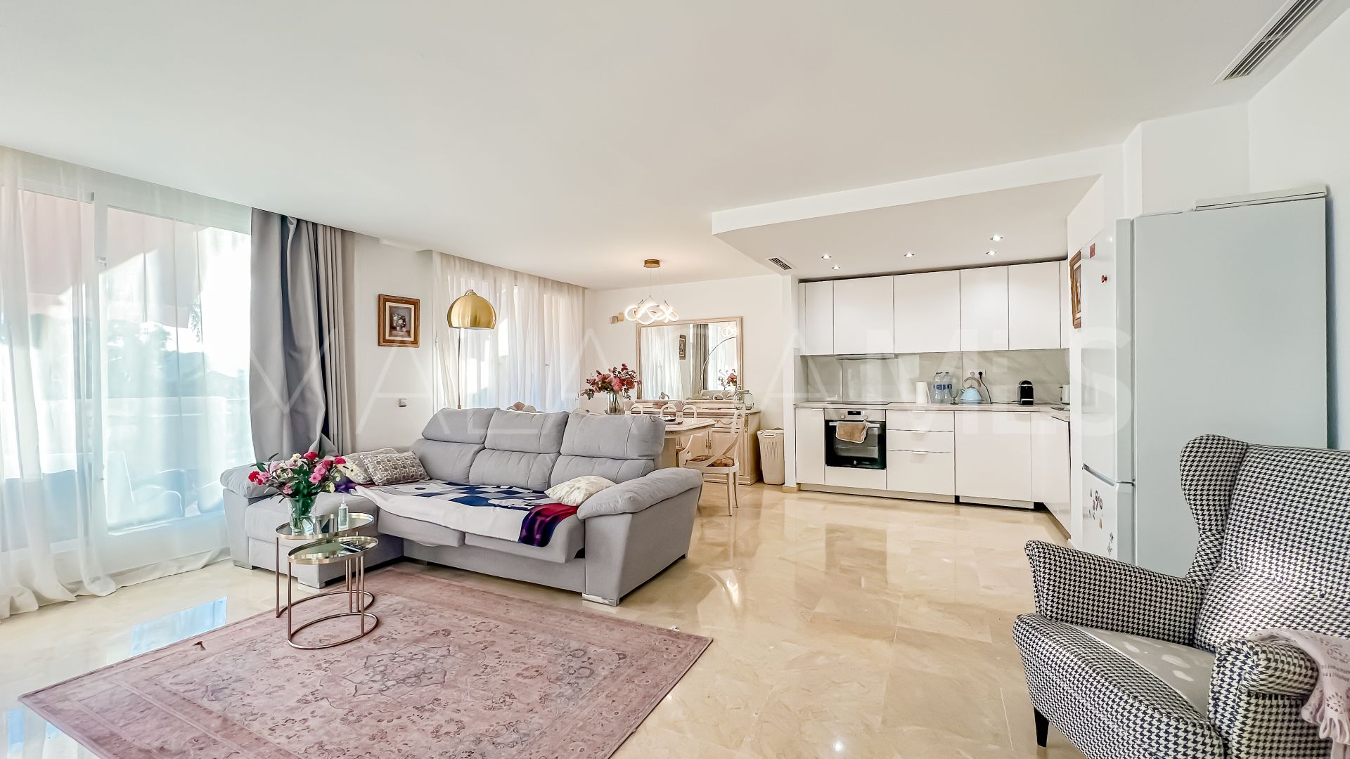 Se vende apartamento planta baja in Benahavis with 2 bedrooms