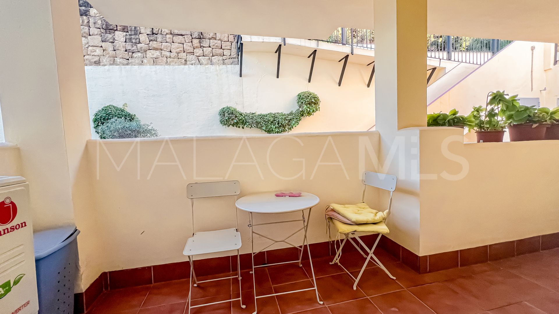 Se vende apartamento planta baja in Benahavis with 2 bedrooms