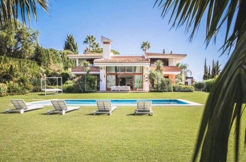 Buy villa with 7 bedrooms in Hacienda las Chapas