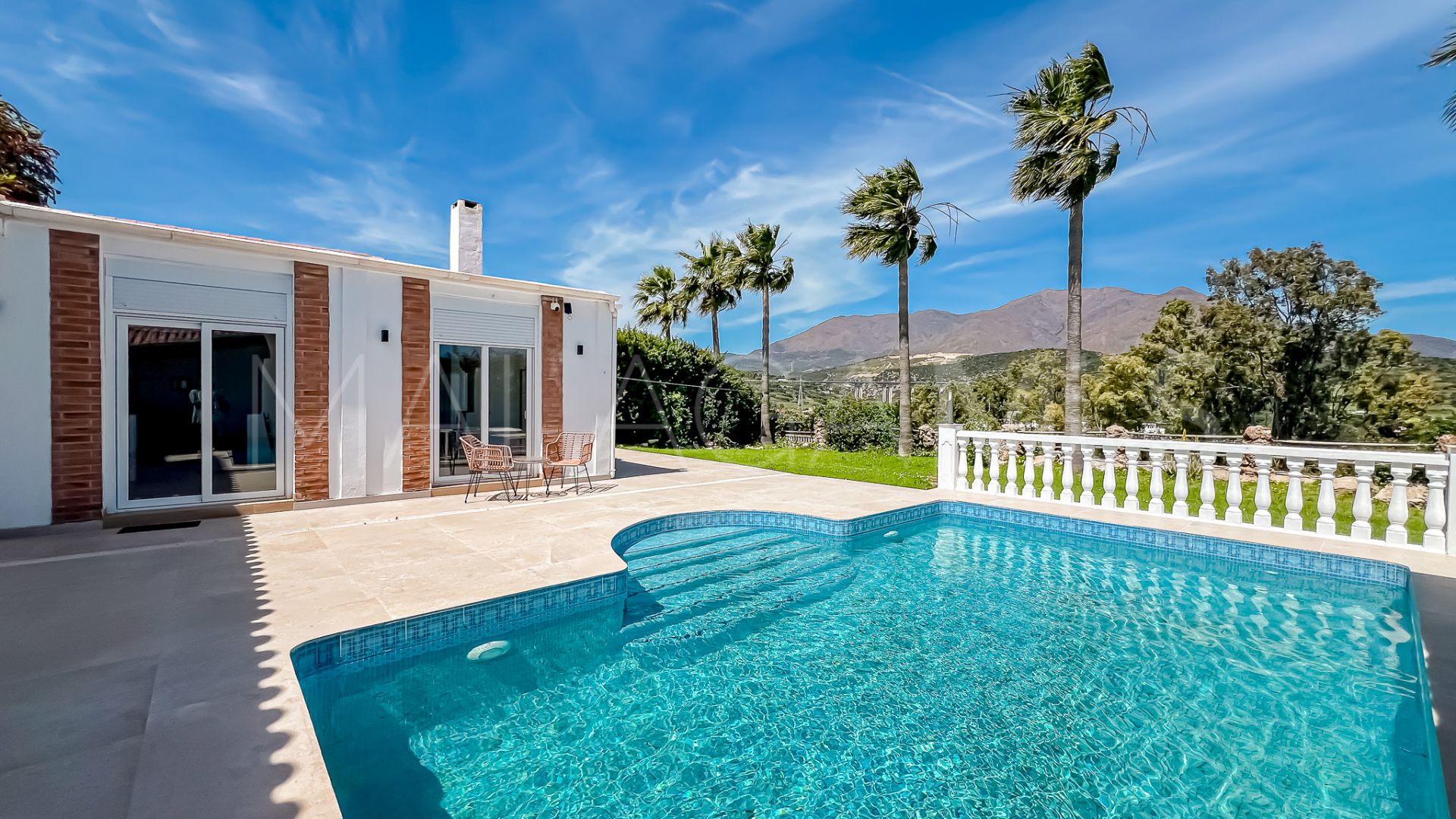 Villa for sale in Estepona Golf