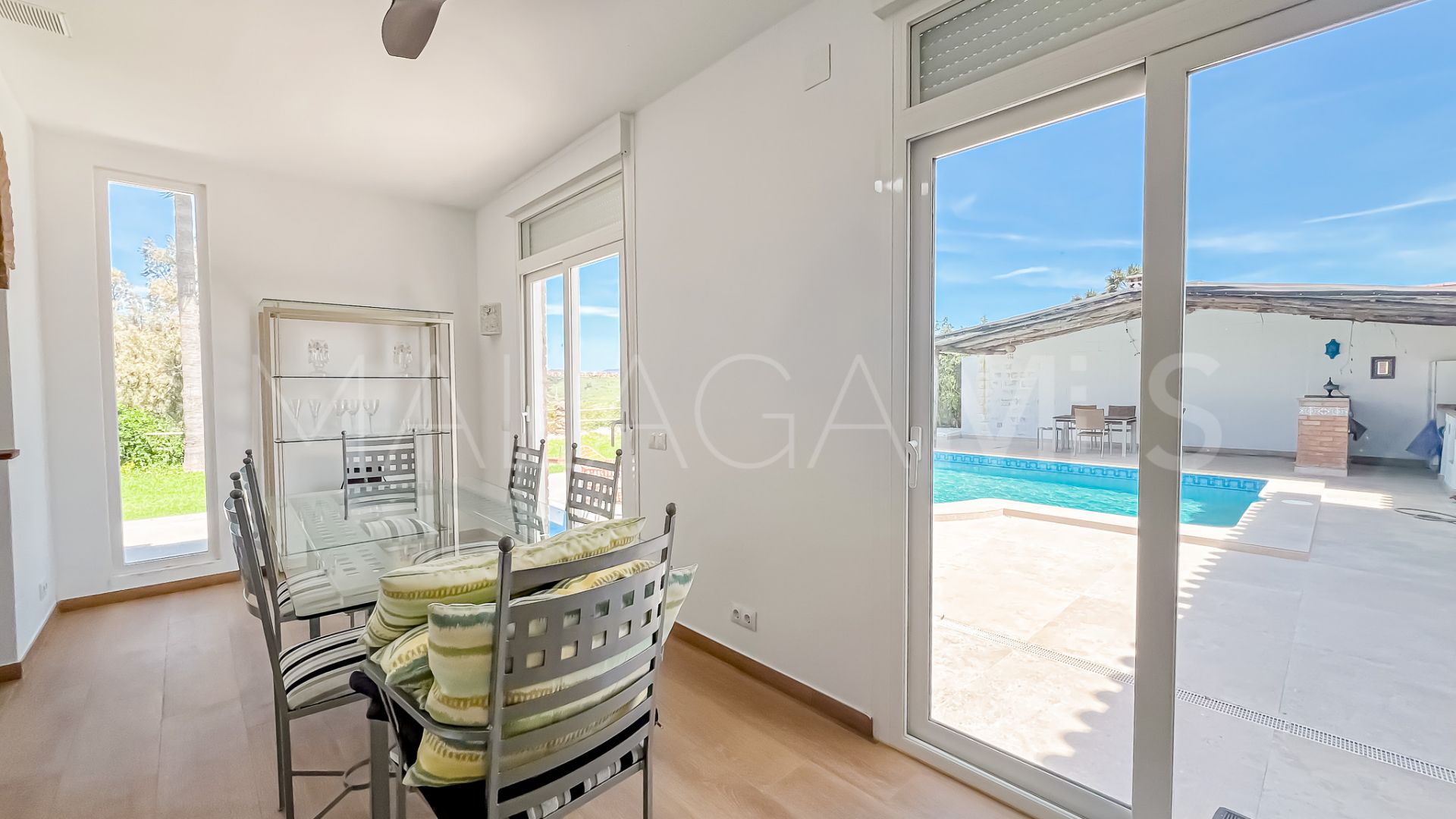 Villa for sale in Estepona Golf