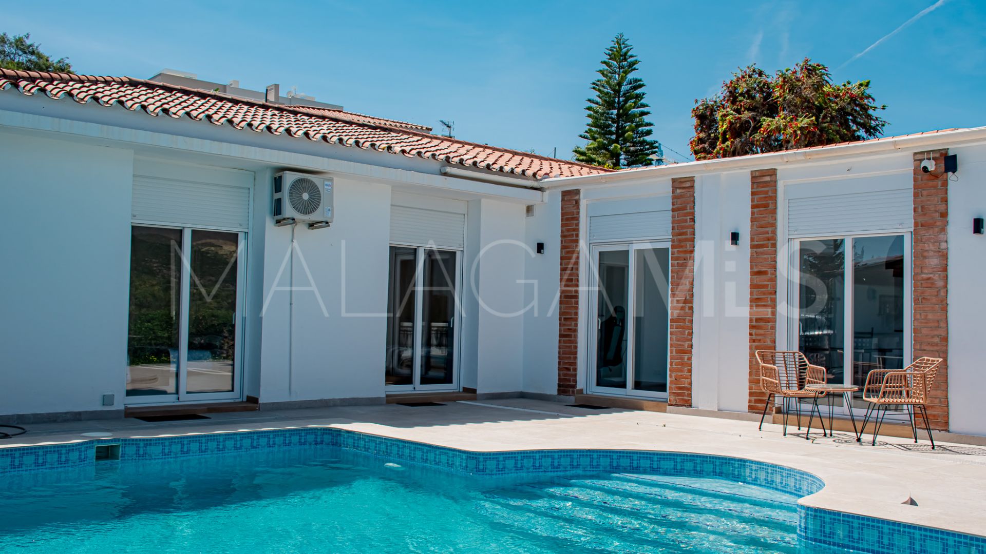 Villa for sale in Estepona Golf