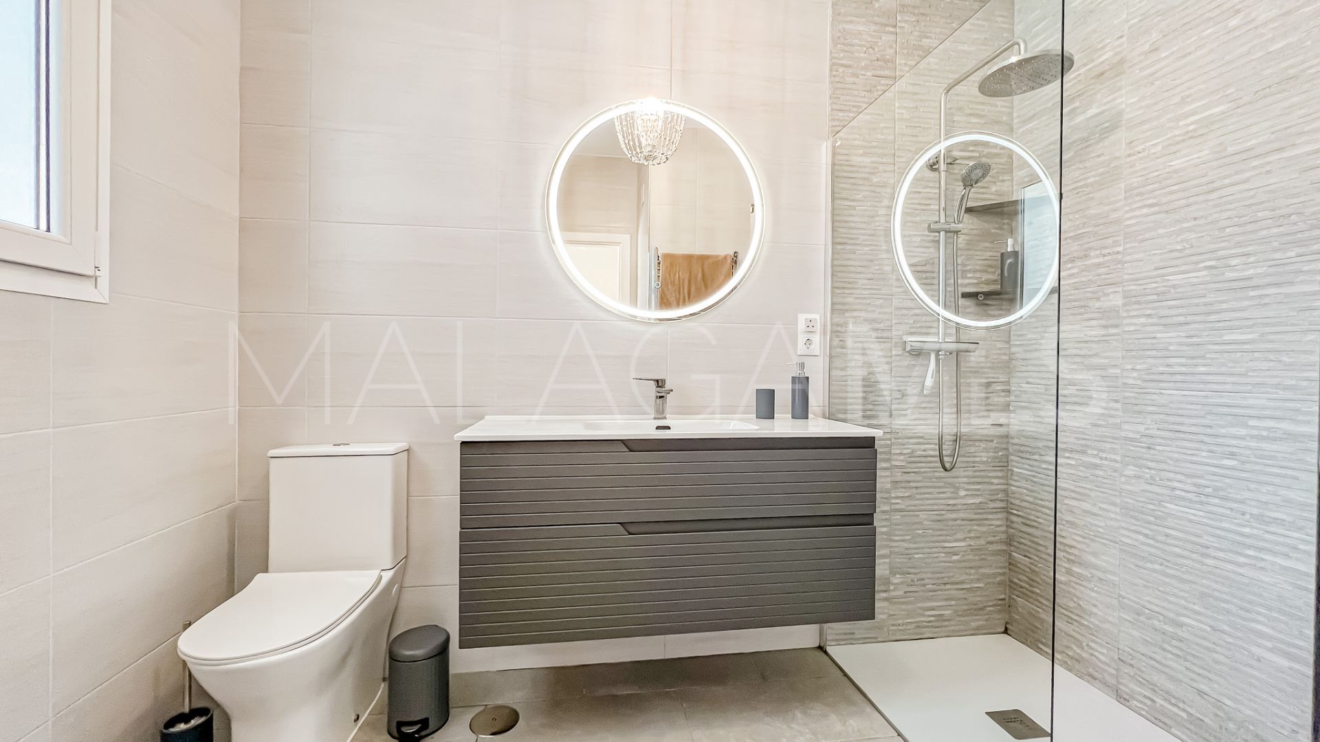 Villa for sale in Estepona Golf