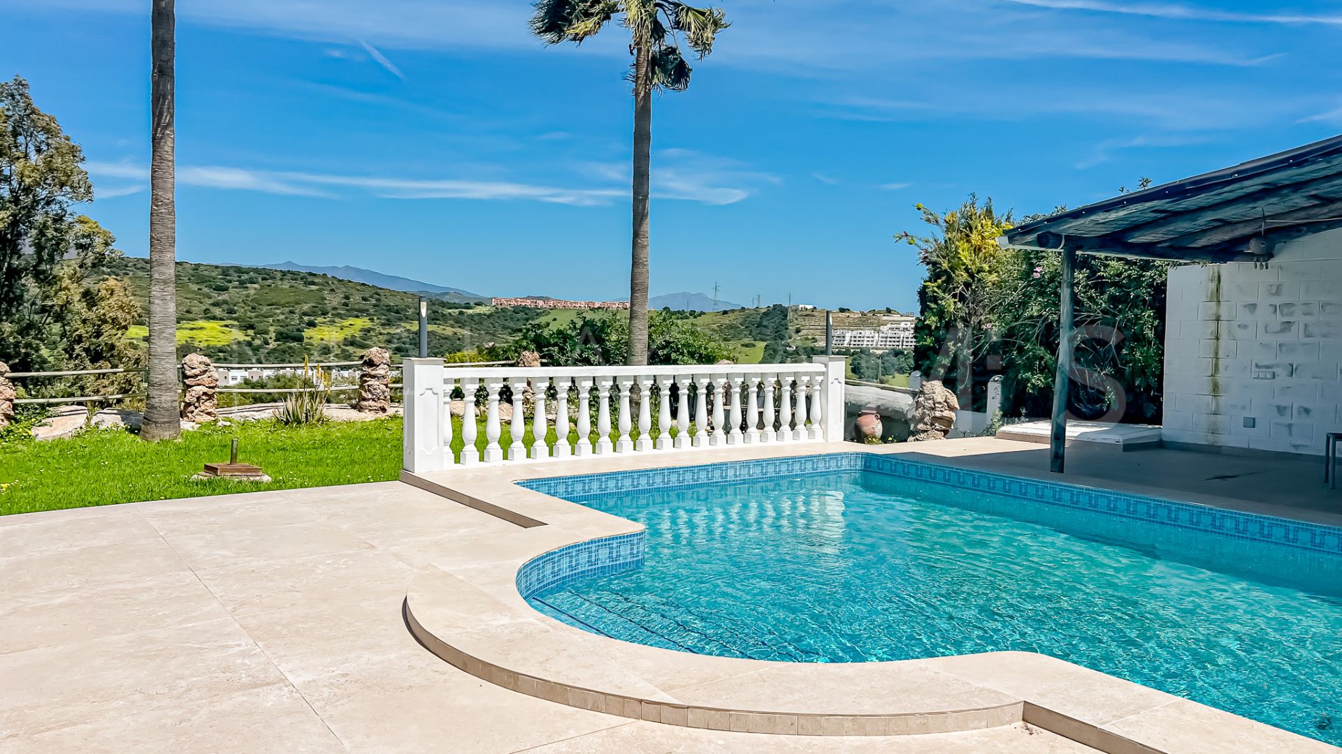 Villa for sale in Estepona Golf
