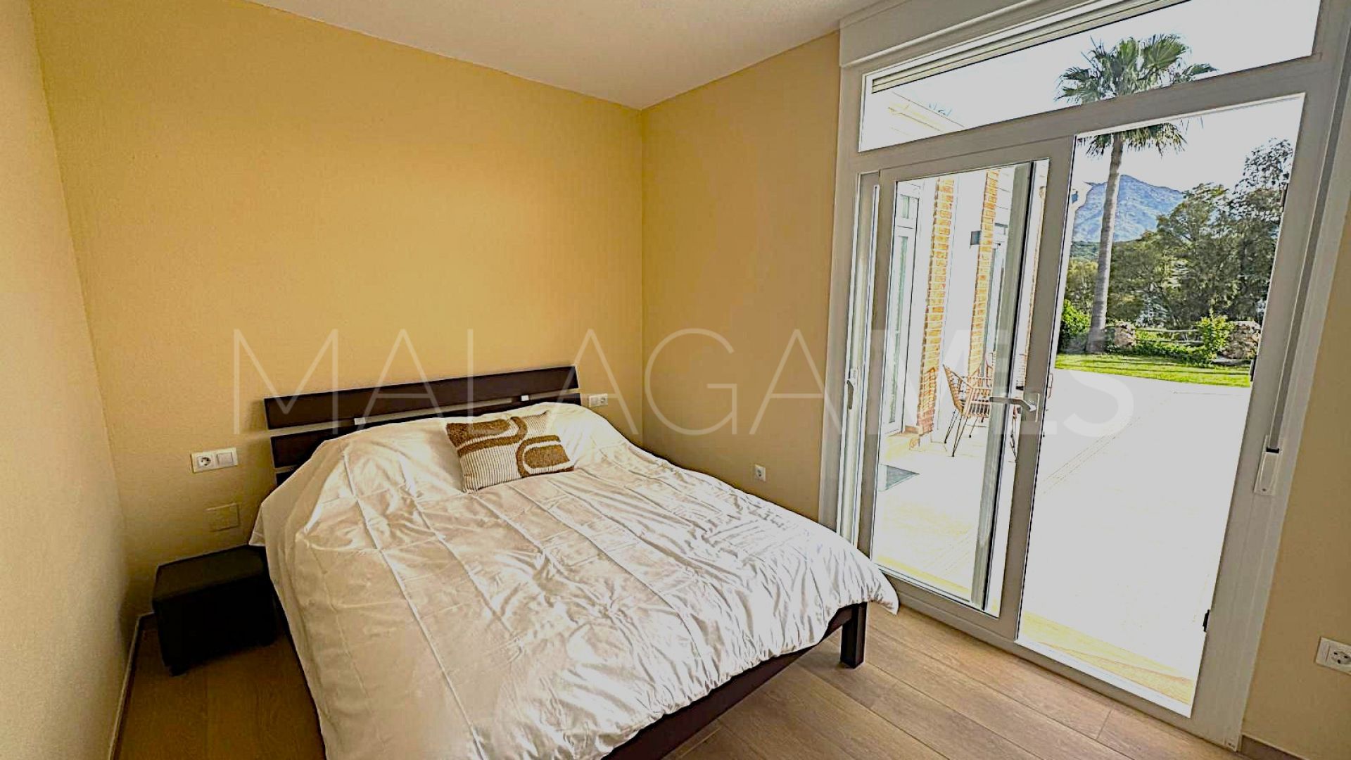 Villa for sale in Estepona Golf