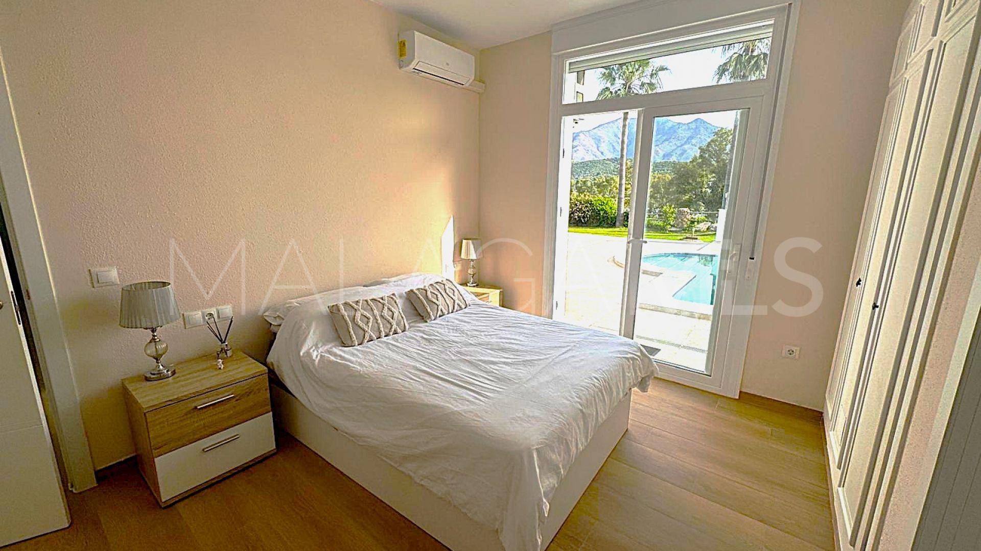 Villa for sale in Estepona Golf