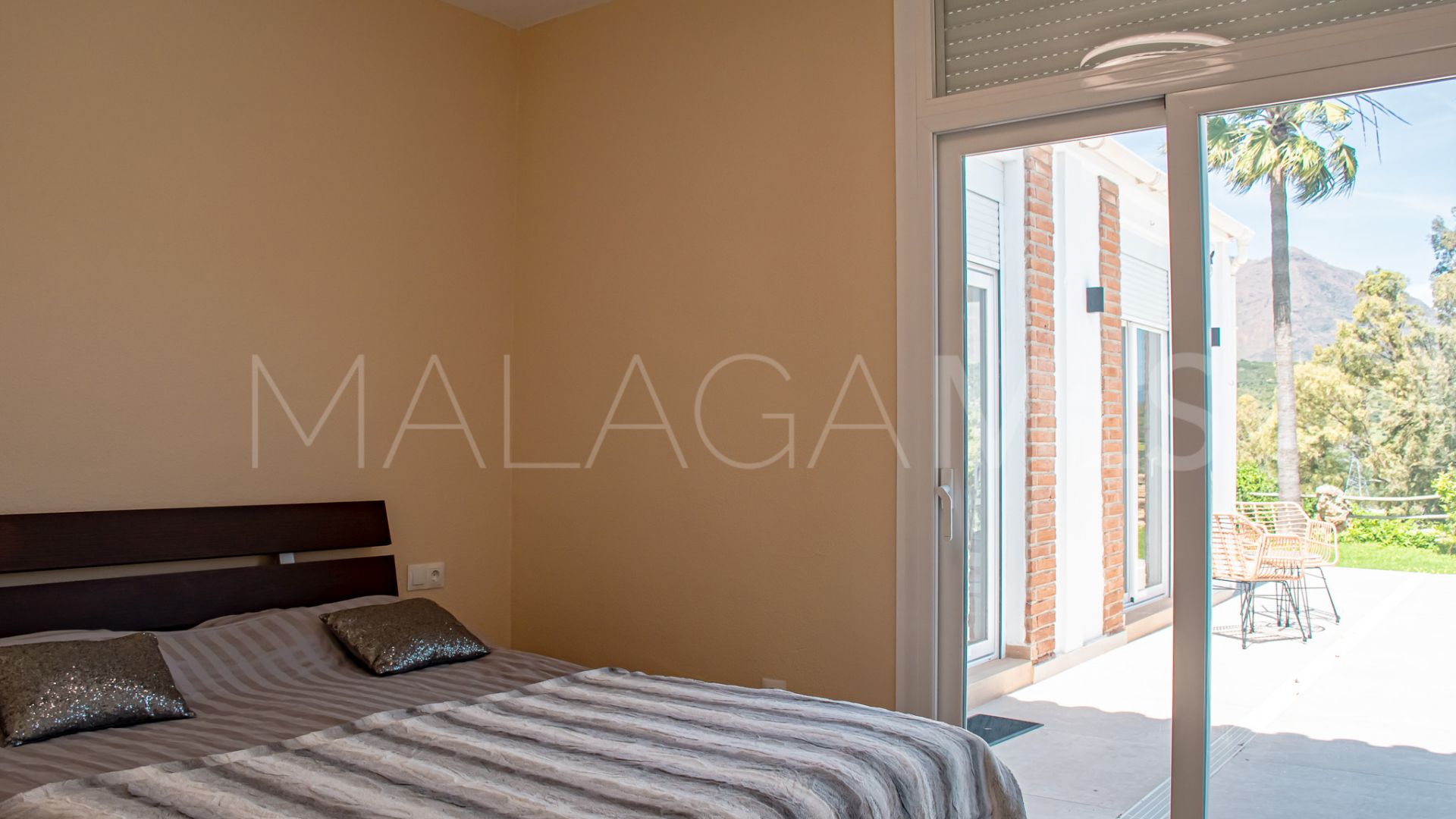 Villa for sale in Estepona Golf