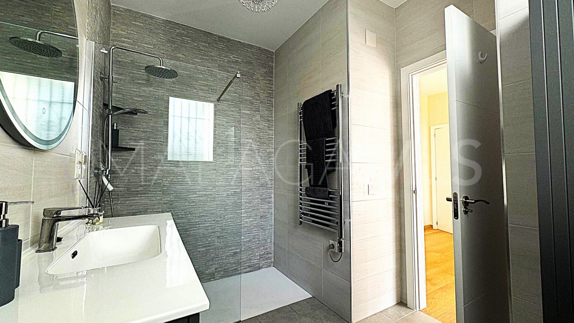Villa for sale in Estepona Golf