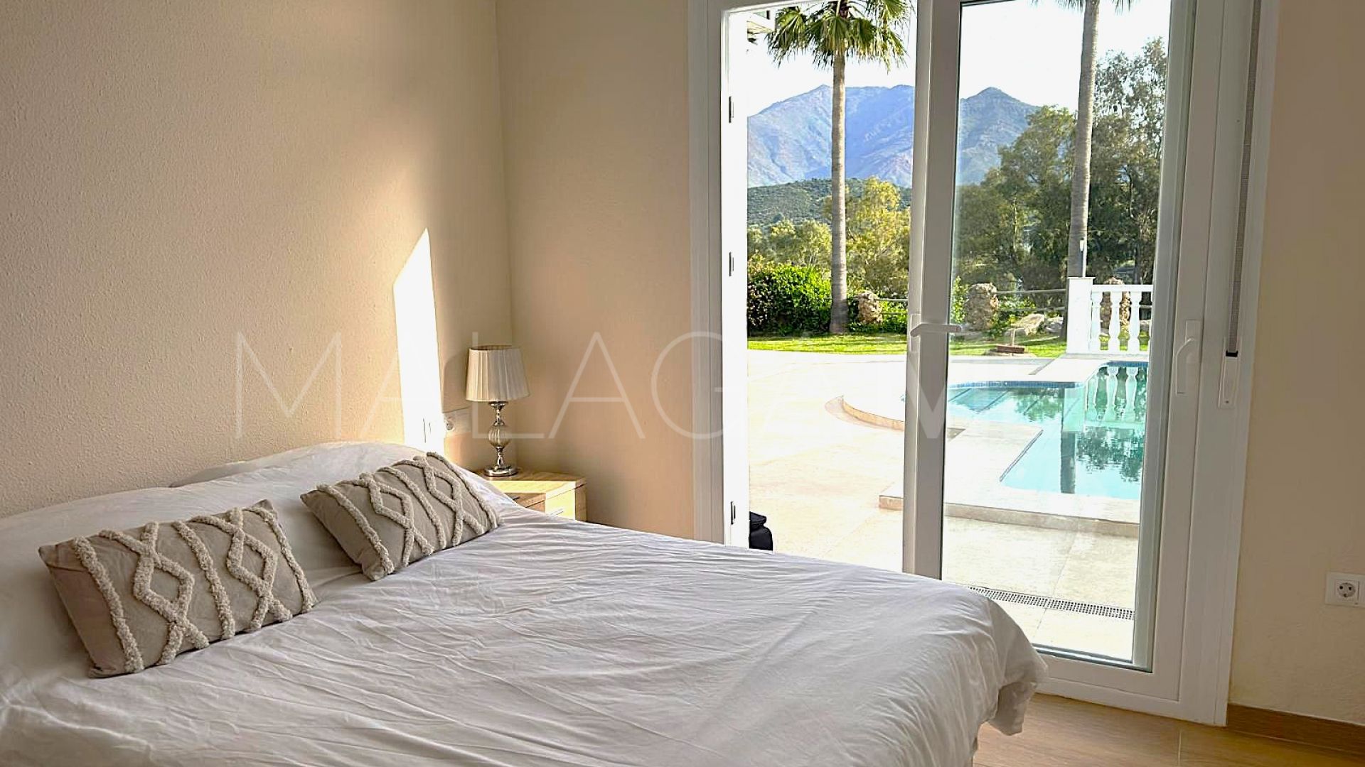 Villa for sale in Estepona Golf