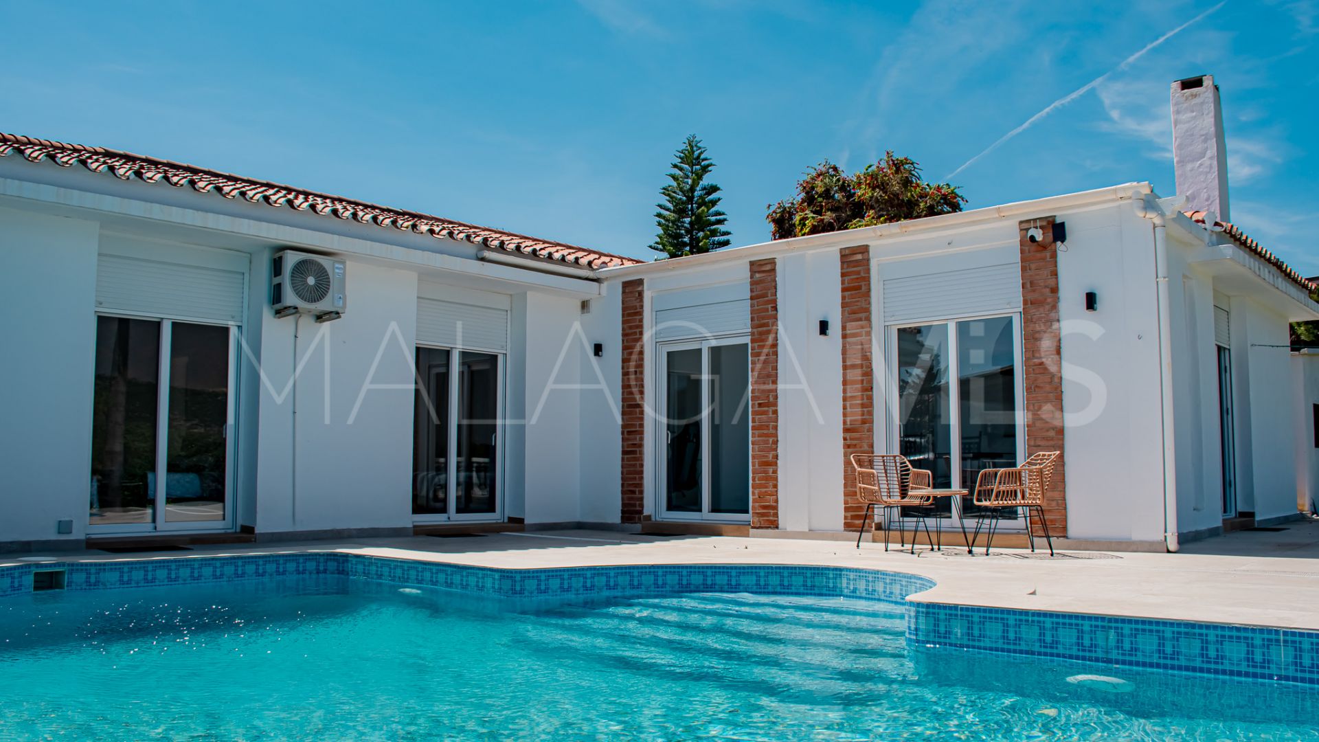 Villa for sale in Estepona Golf