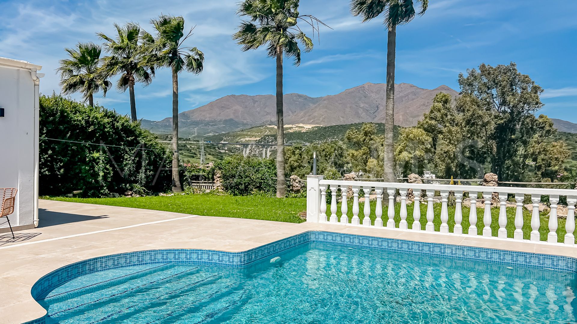 Villa for sale in Estepona Golf