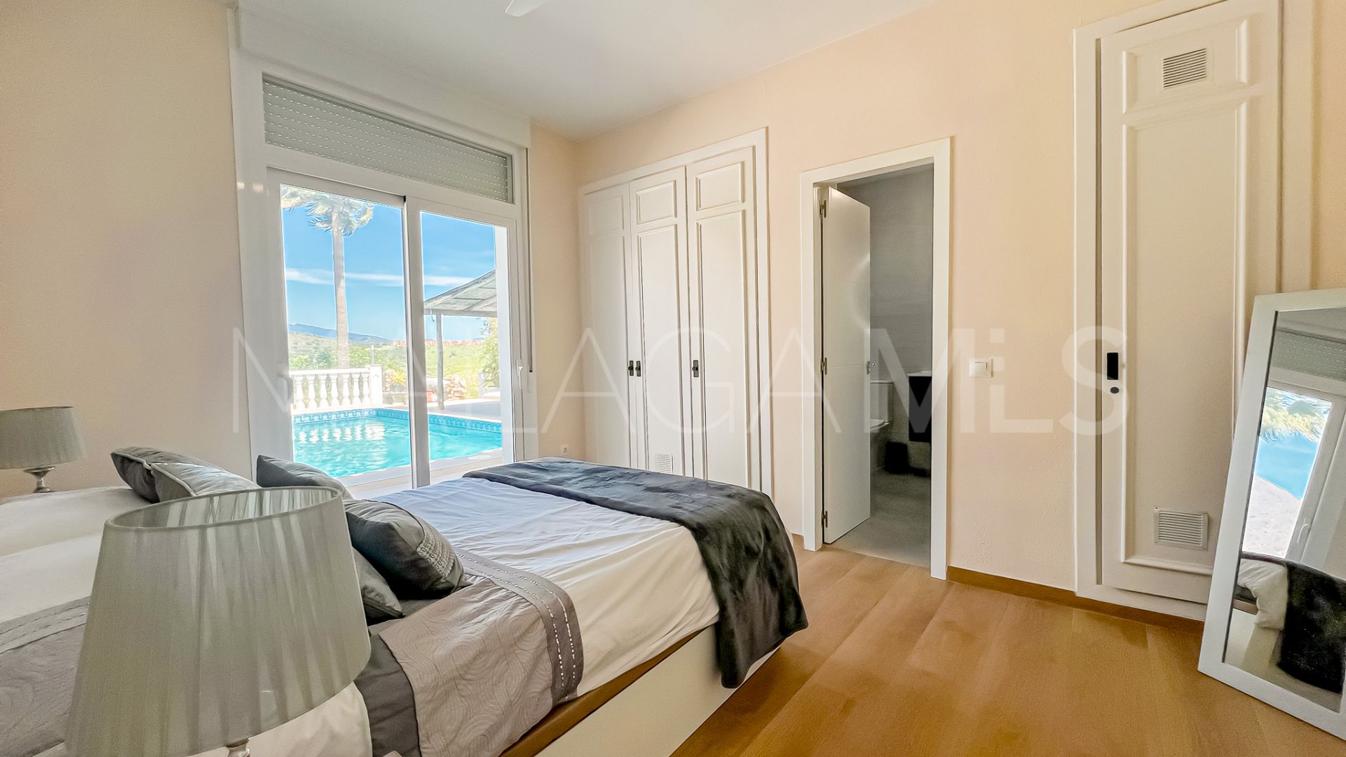 Villa for sale in Estepona Golf