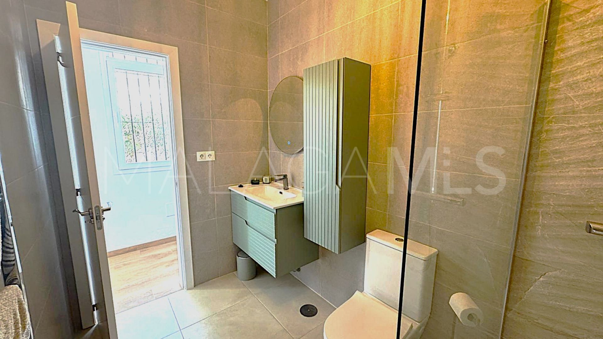Villa for sale in Estepona Golf