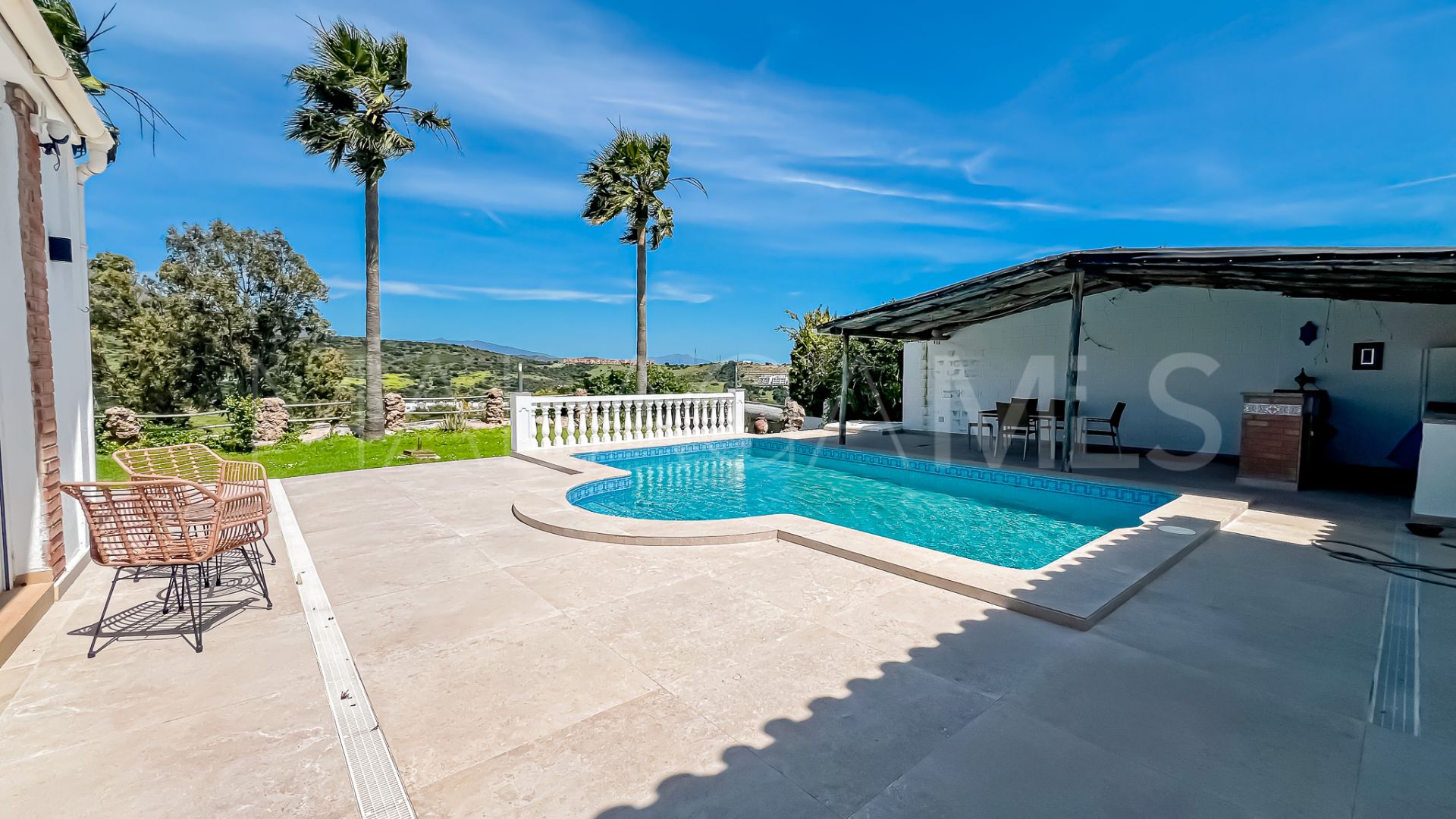 Villa for sale in Estepona Golf