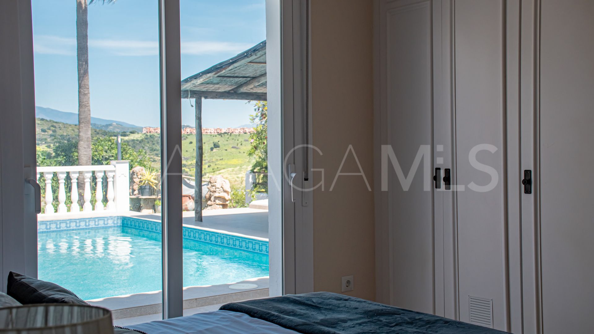 Villa for sale in Estepona Golf