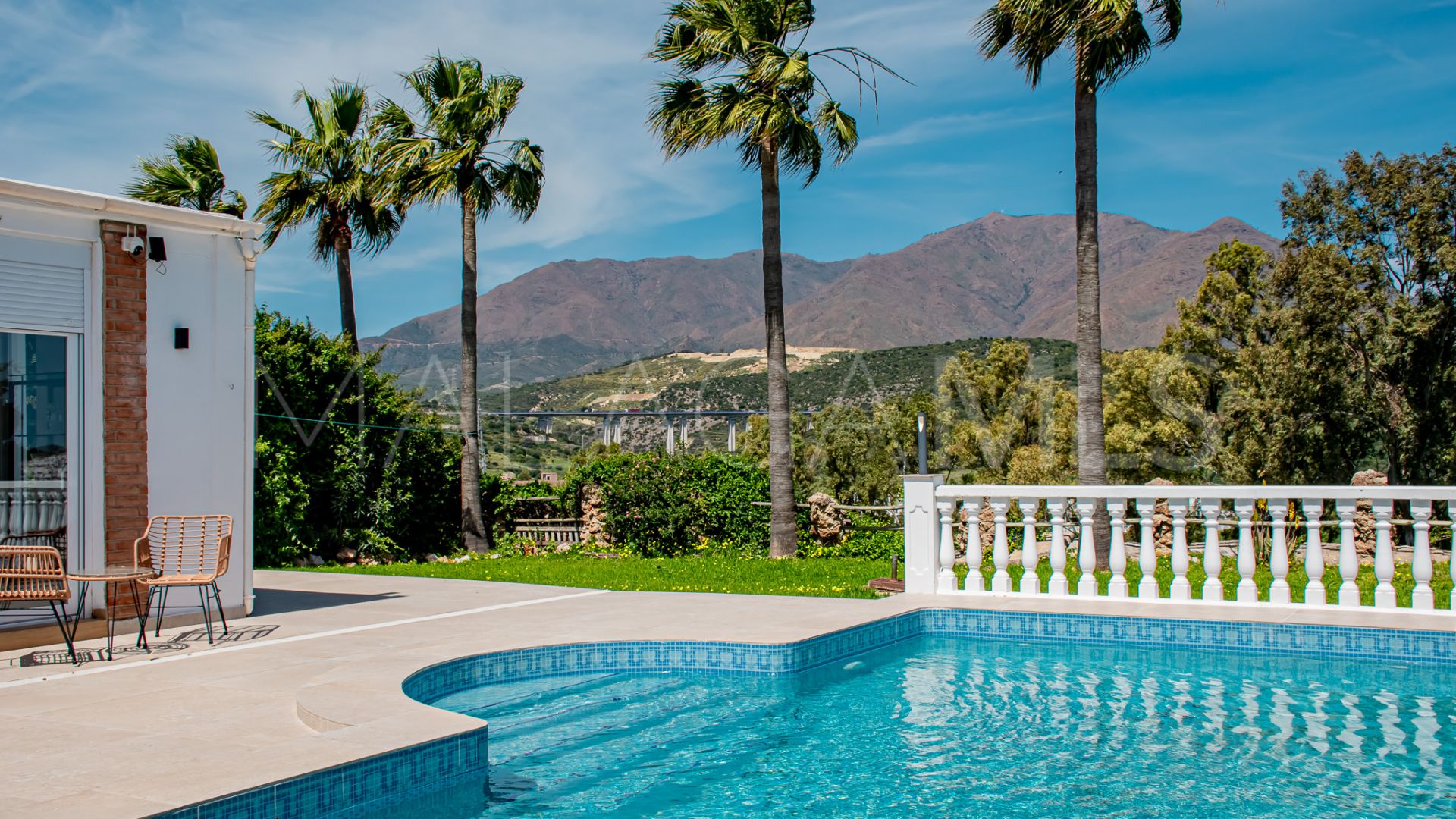 Villa for sale in Estepona Golf