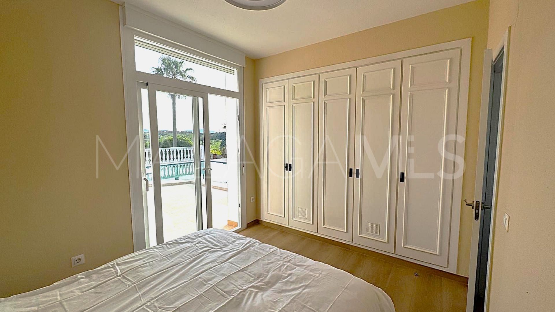 Villa for sale in Estepona Golf