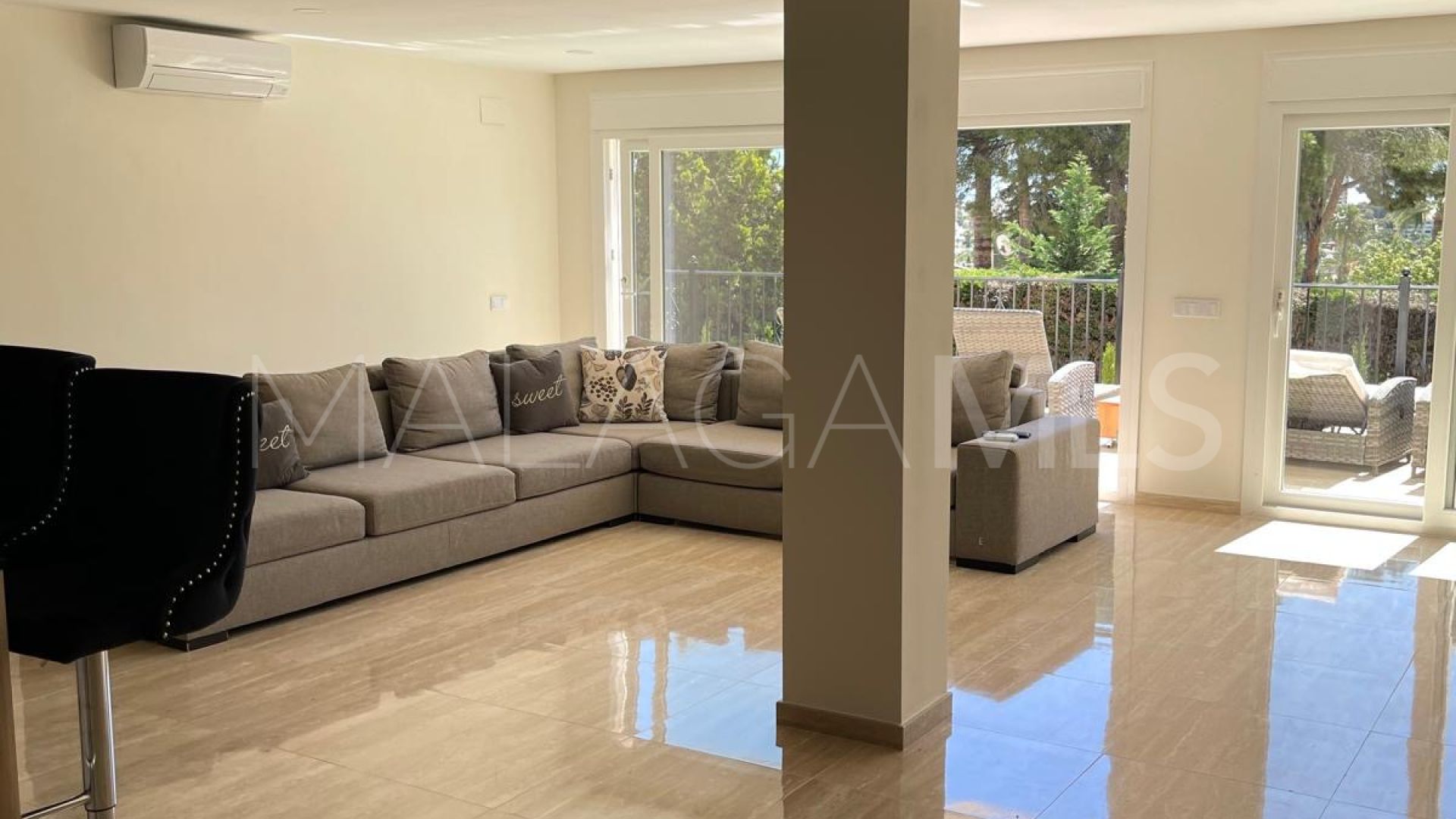 Buy villa in Las Brisas de 6 bedrooms