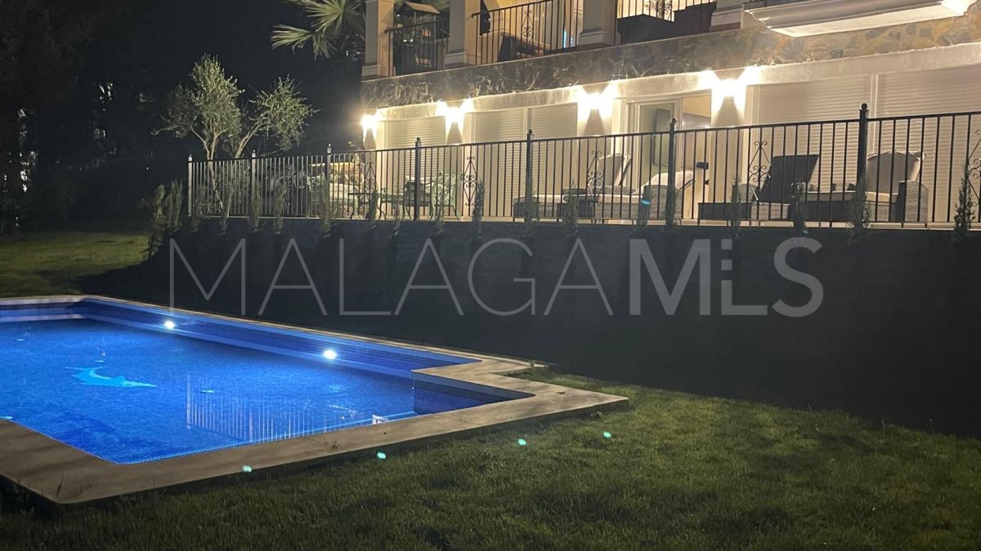 Buy villa in Las Brisas de 6 bedrooms