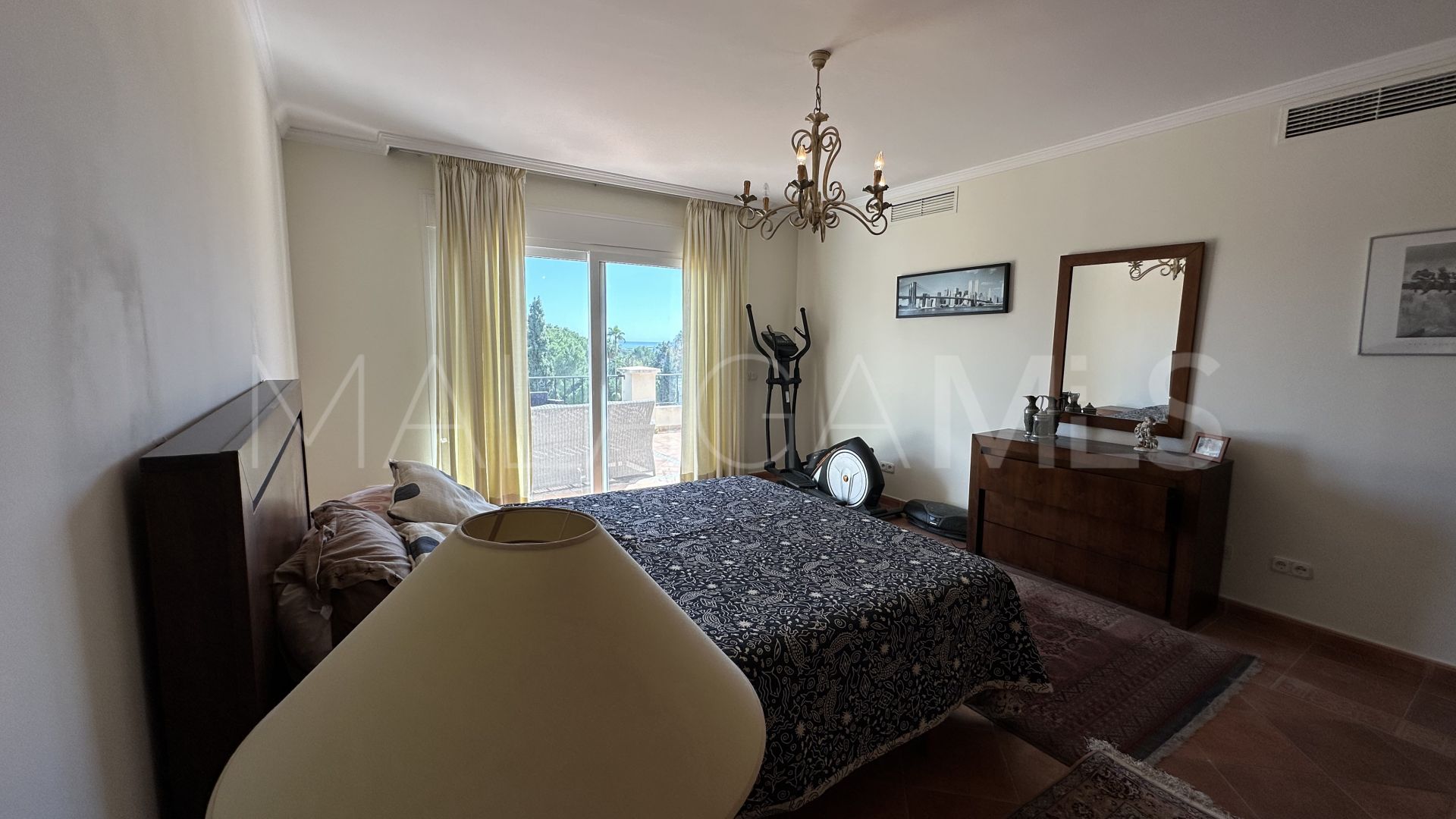 Buy villa in Las Brisas de 6 bedrooms