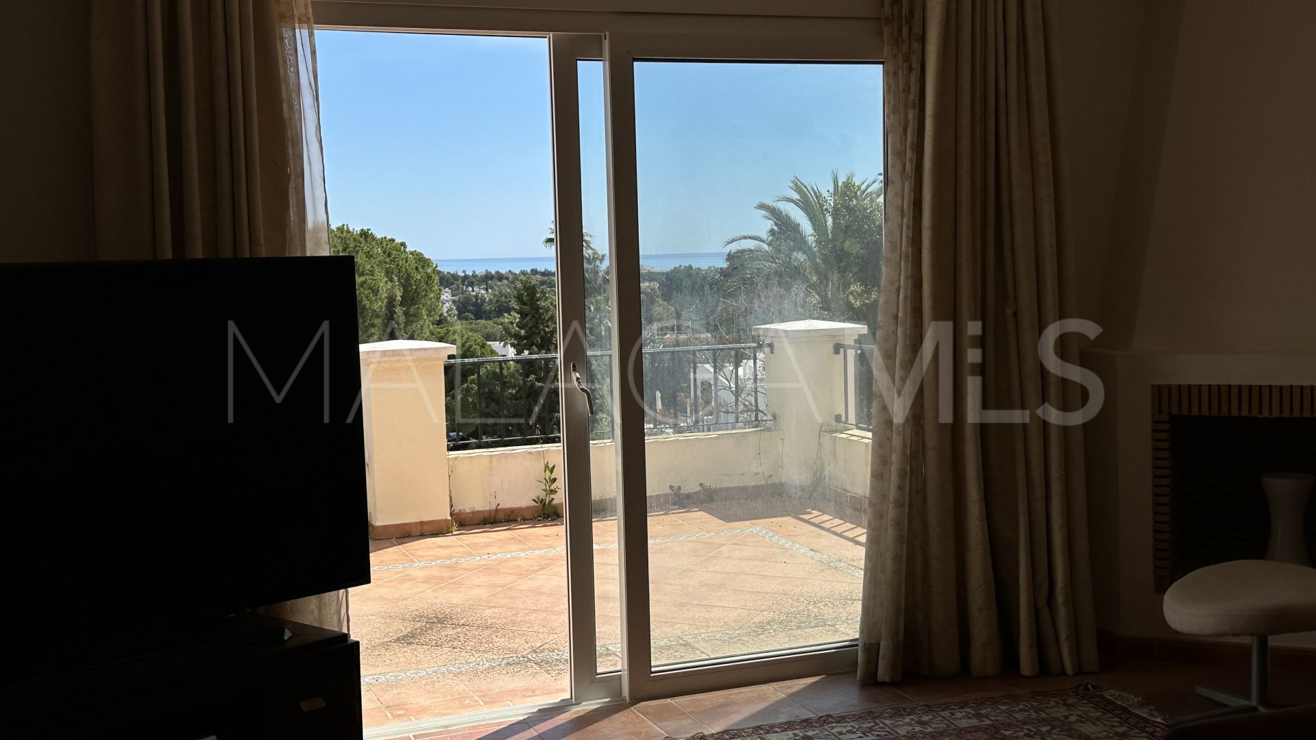 Buy villa in Las Brisas de 6 bedrooms