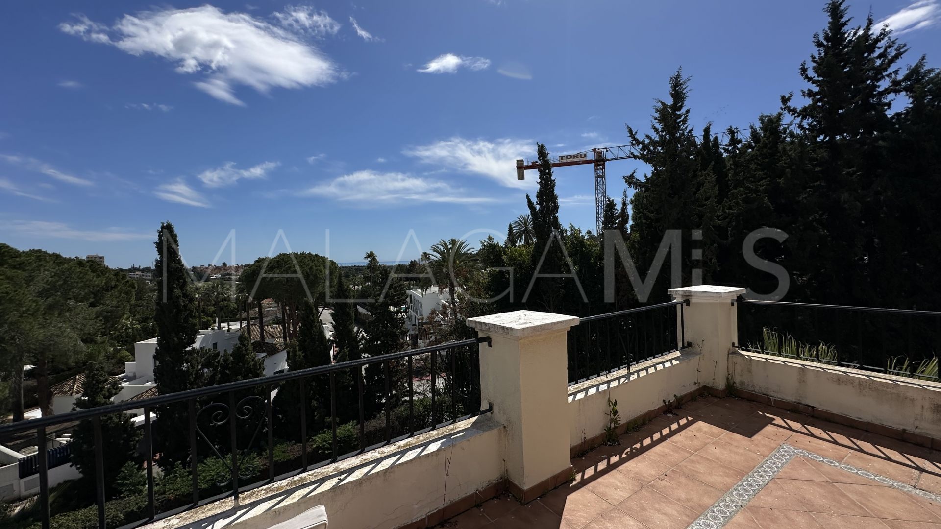 Buy villa in Las Brisas de 6 bedrooms