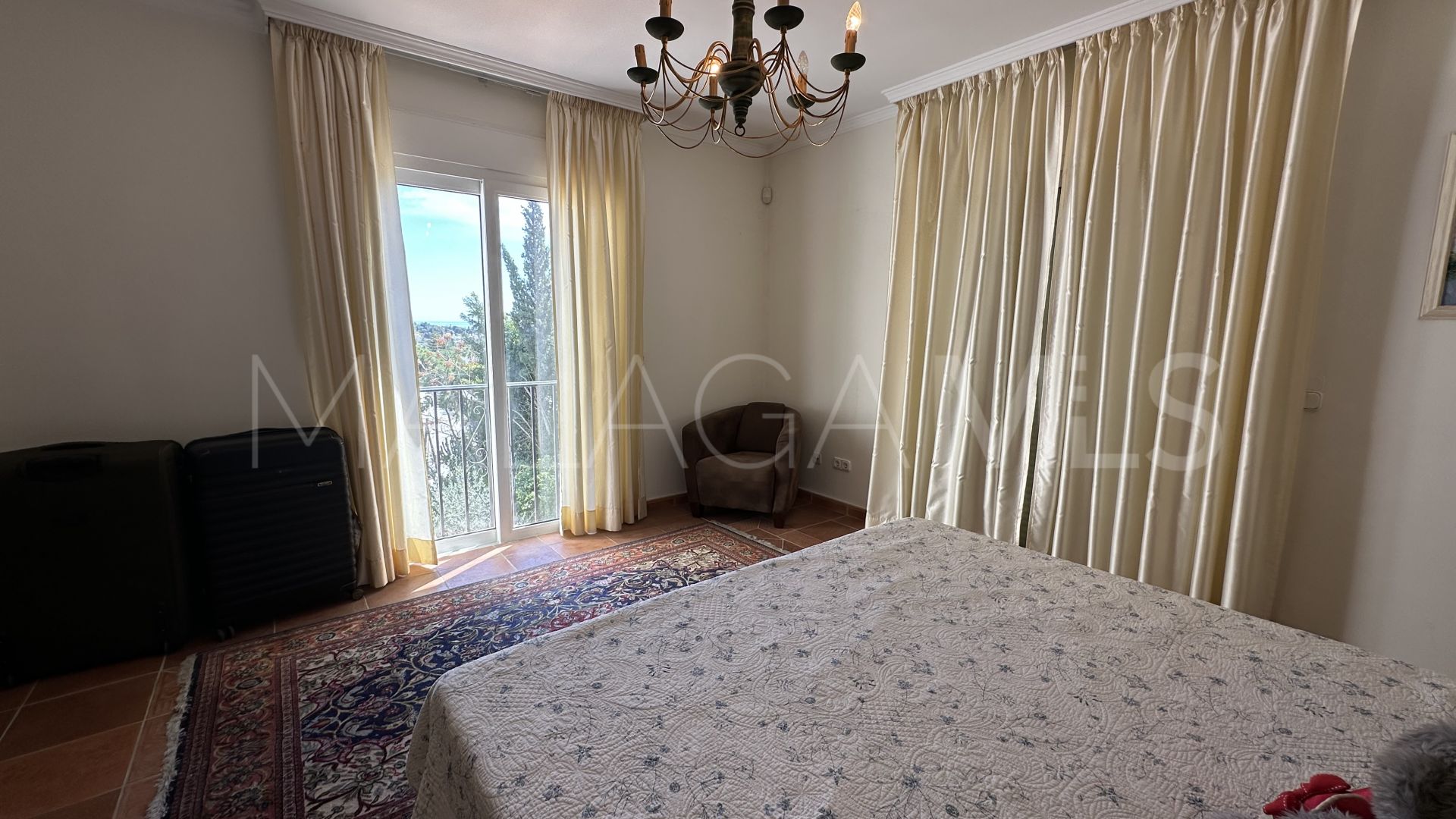 Buy villa in Las Brisas de 6 bedrooms