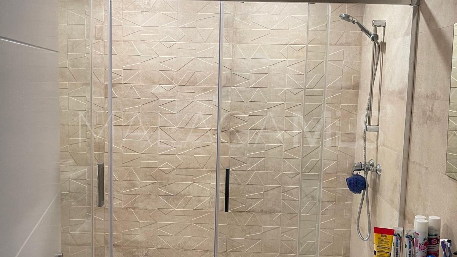 Buy villa in Las Brisas de 6 bedrooms