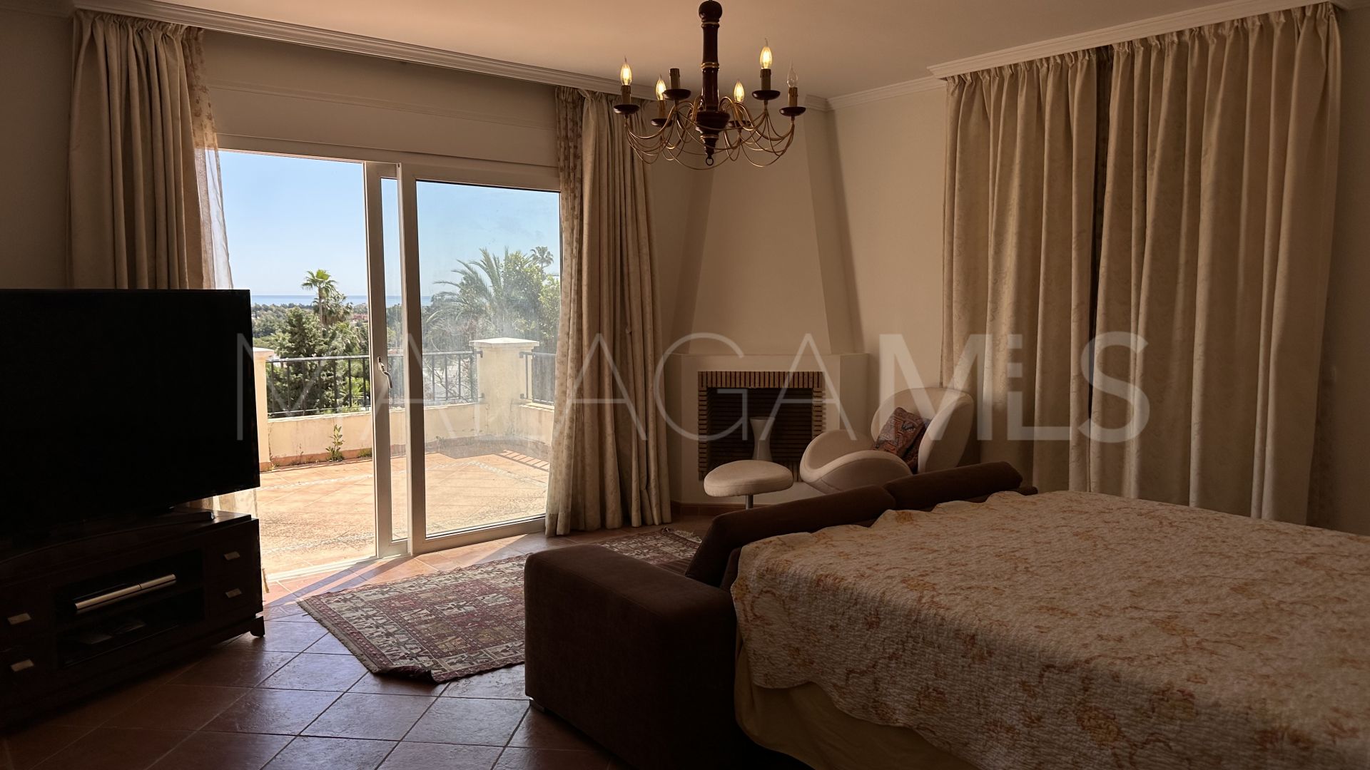 Buy villa in Las Brisas de 6 bedrooms