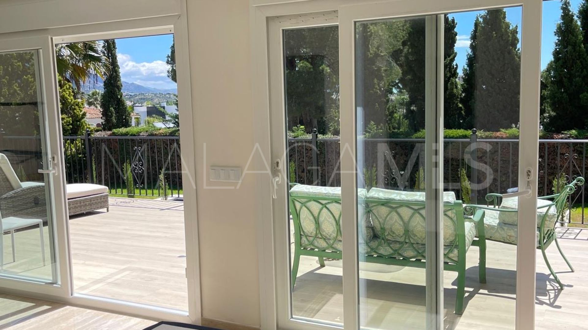 Buy villa in Las Brisas de 6 bedrooms