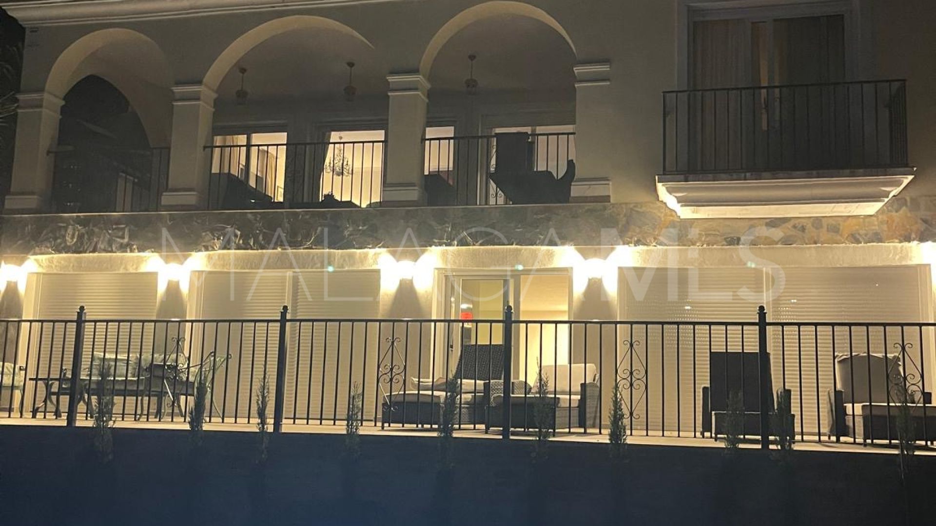 Buy villa in Las Brisas de 6 bedrooms