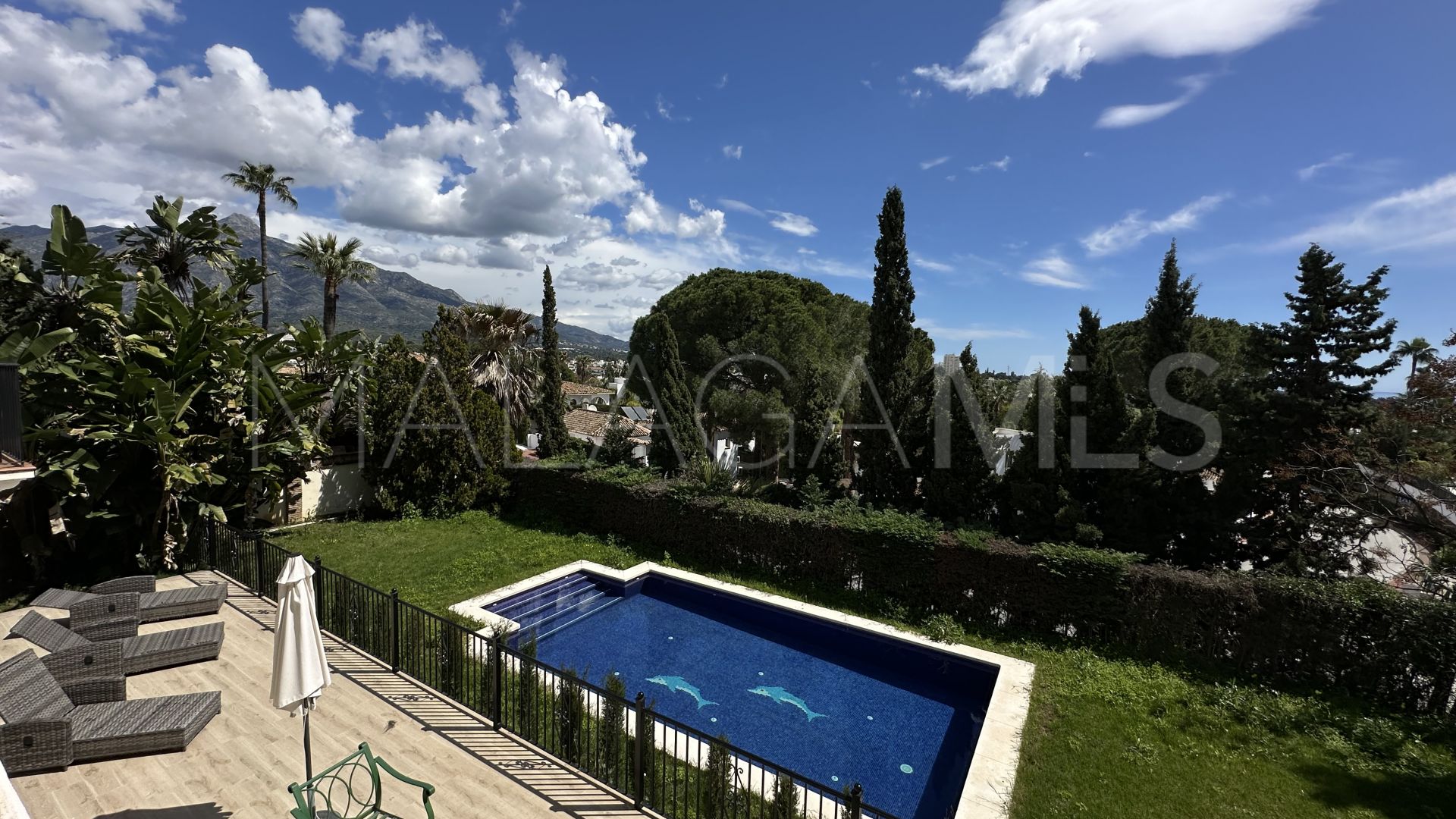 Buy villa in Las Brisas de 6 bedrooms