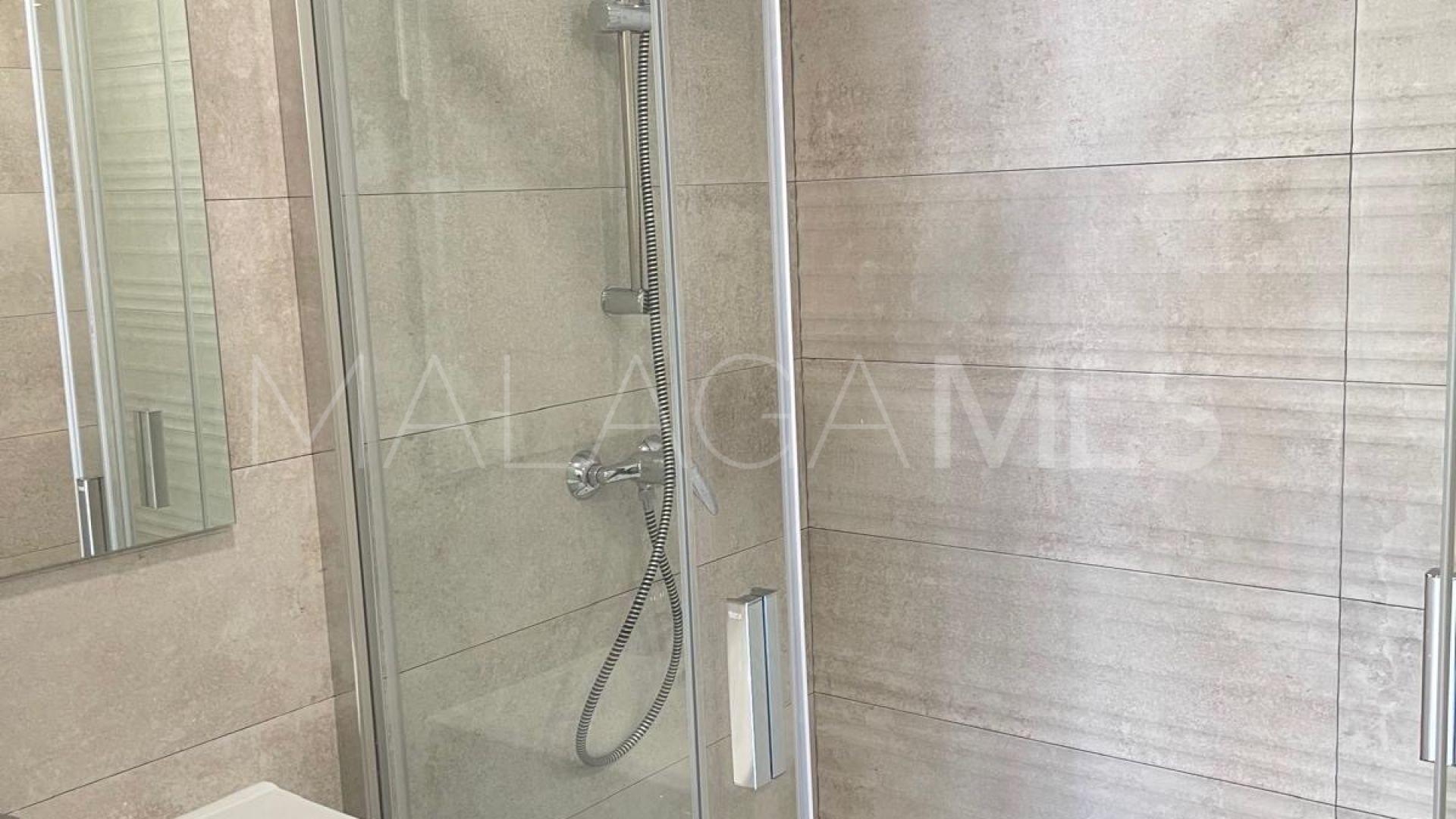 Buy villa in Las Brisas de 6 bedrooms