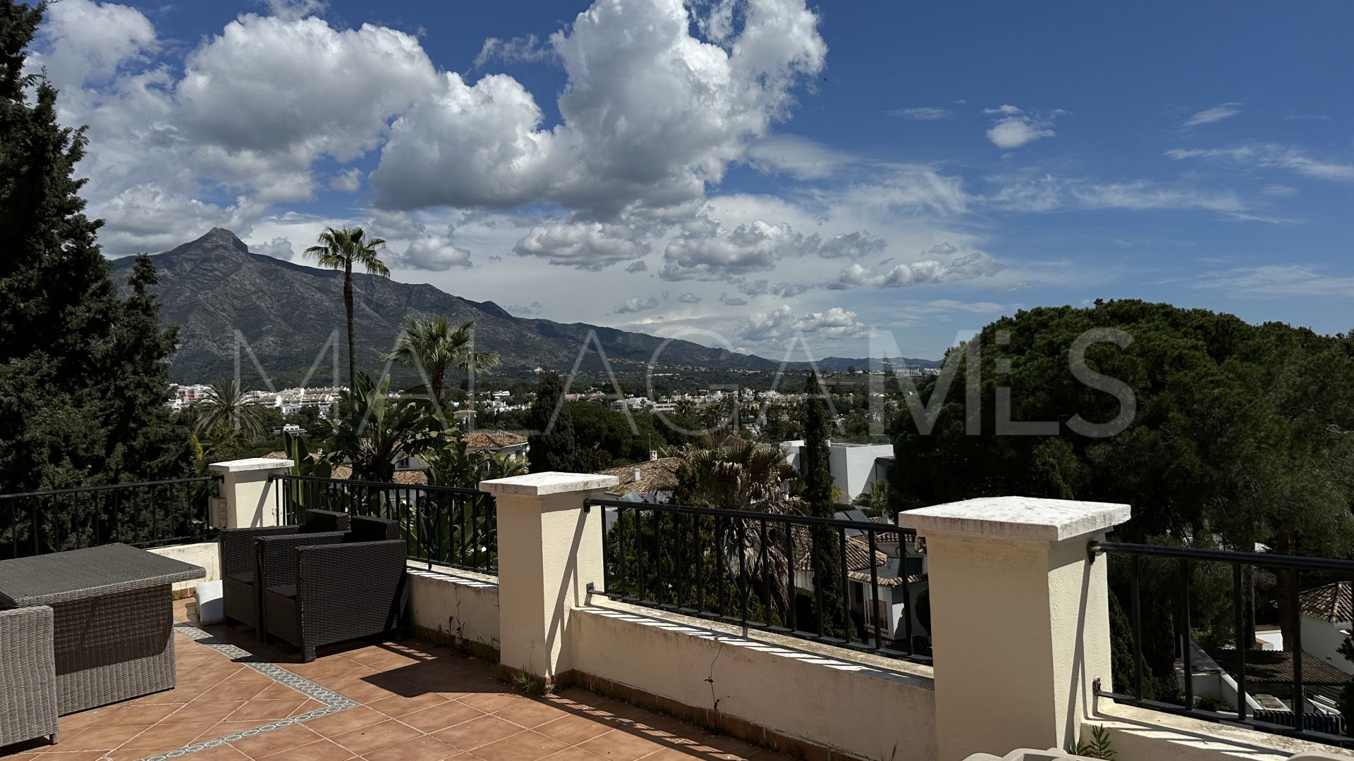 Buy villa in Las Brisas de 6 bedrooms