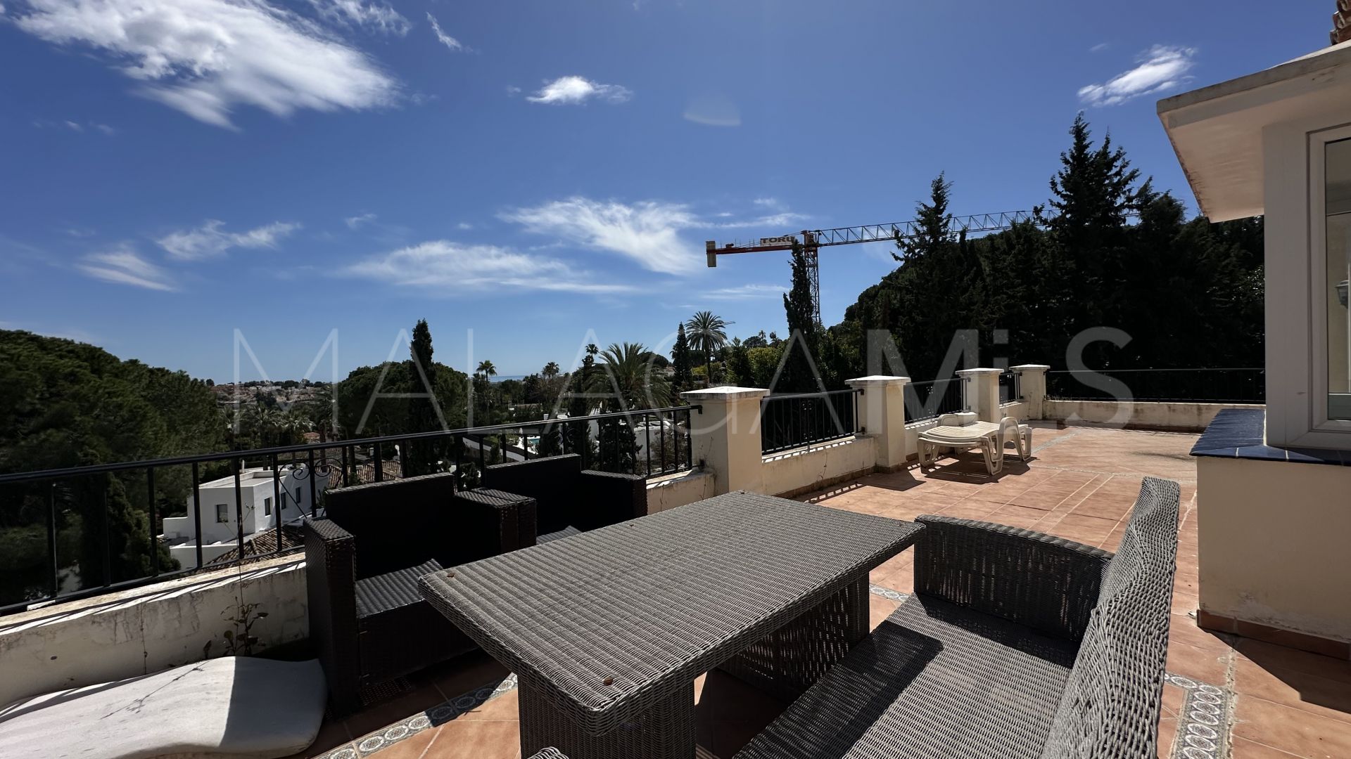 Buy villa in Las Brisas de 6 bedrooms